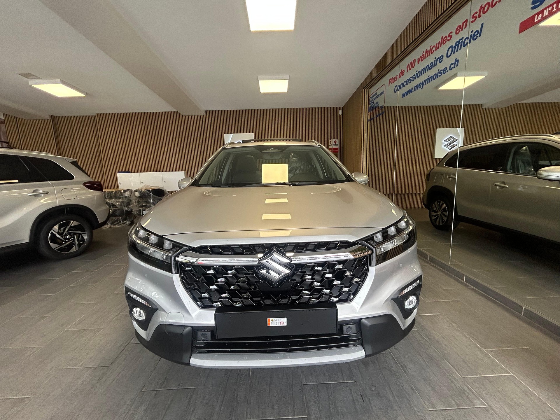 SUZUKI S-Cross 1.4 T Piz Sulai Top Hybrid 4x4 4 ROUES HIVER OFFERT-showroom-element-3