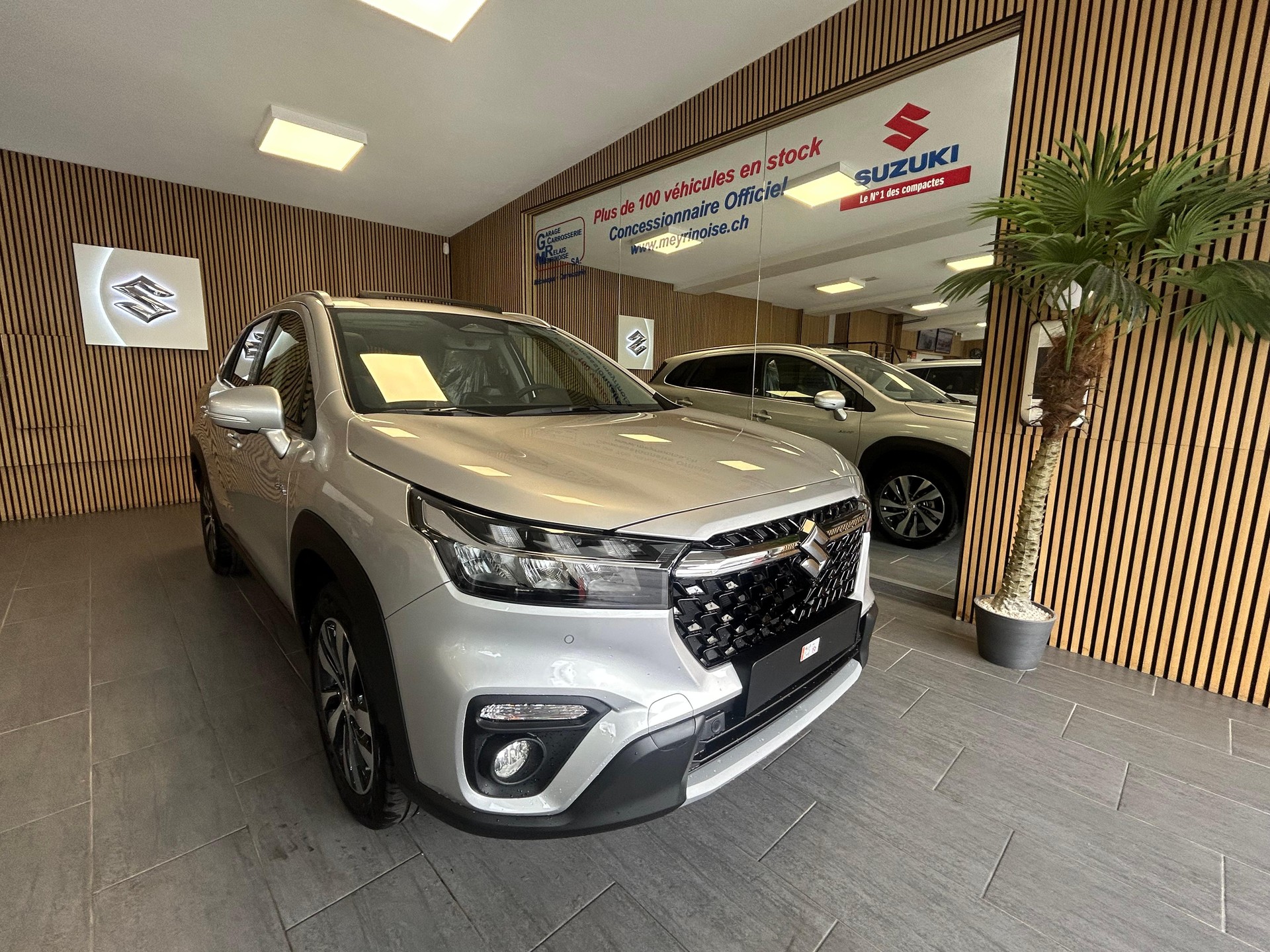 SUZUKI S-Cross 1.4 T Piz Sulai Top Hybrid 4x4 4 ROUES HIVER OFFERT-showroom-element-2