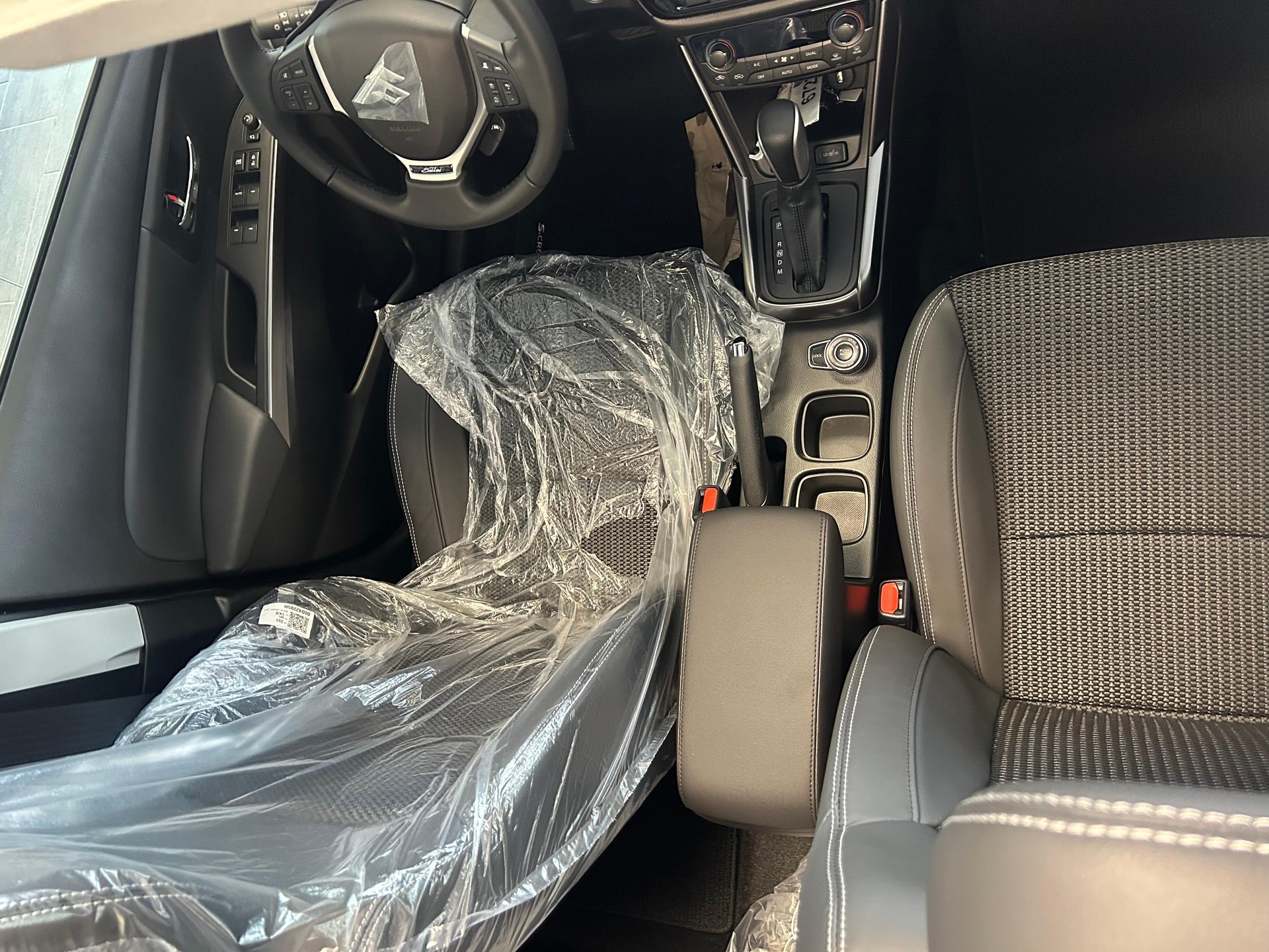 SUZUKI S-Cross 1.4 T Piz Sulai Top Hybrid 4x4 4 ROUES HIVER OFFERT-showroom-element-1
