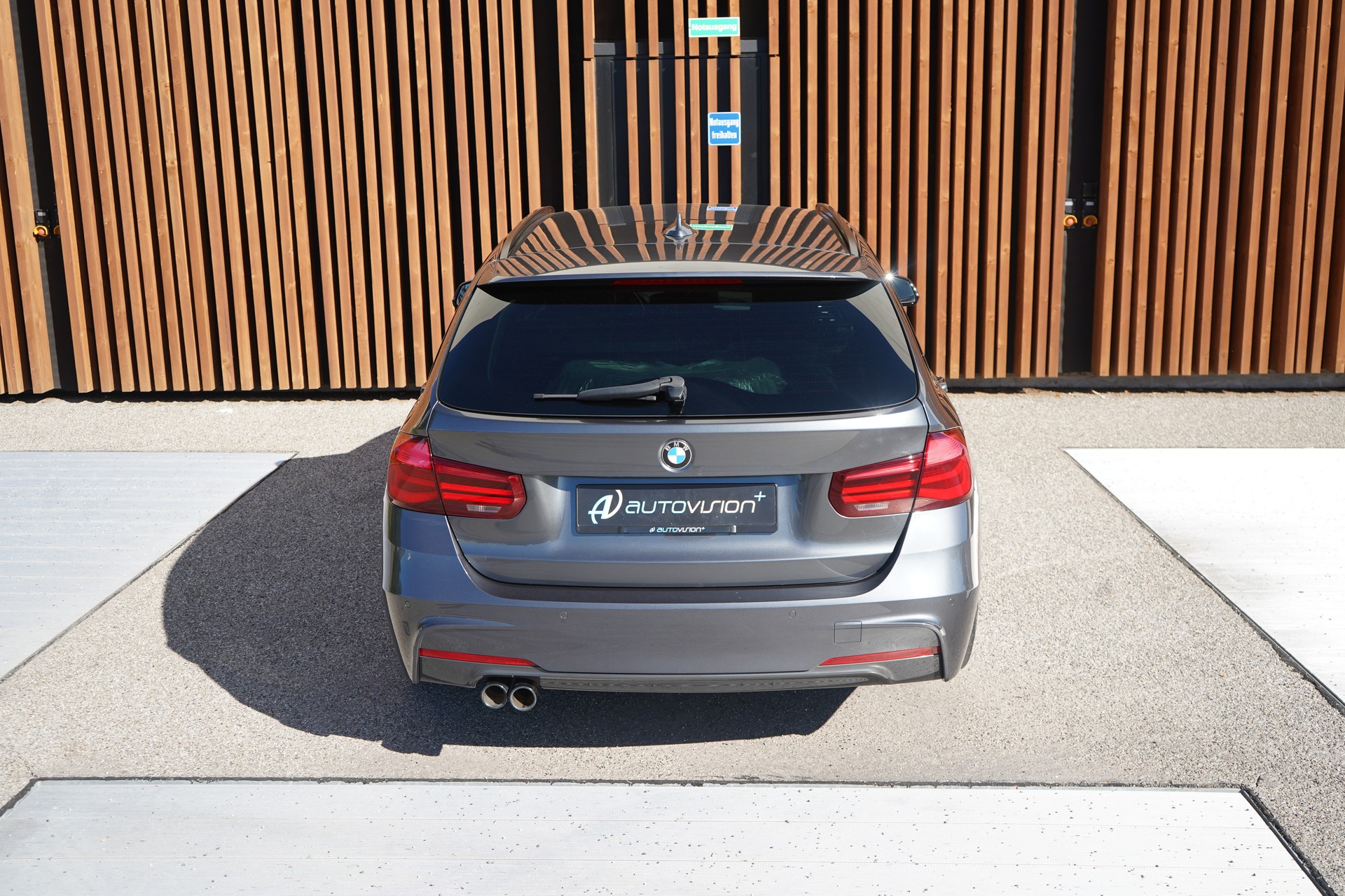BMW 320i xDRIVE TOURING EDITION M SPORT STEPTRONIC l 184 PS-image-14