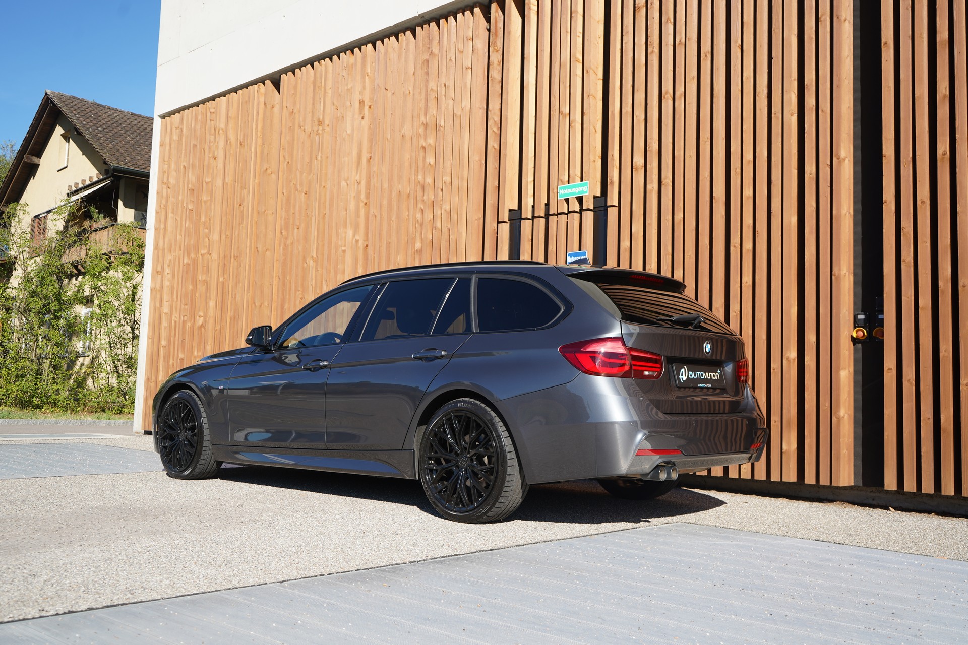 BMW 320i xDRIVE TOURING EDITION M SPORT STEPTRONIC l 184 PS-image-9