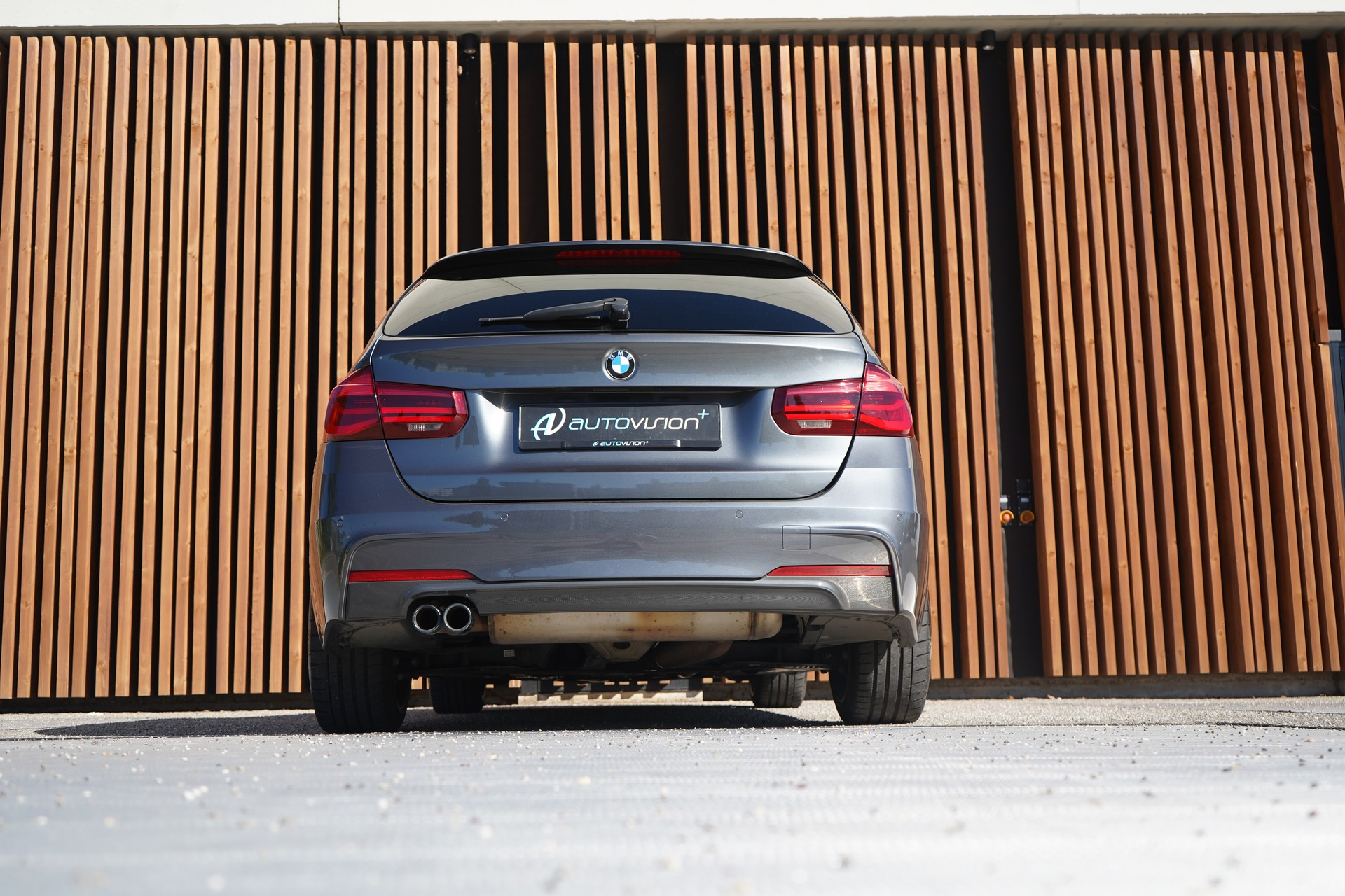 BMW 320i xDRIVE TOURING EDITION M SPORT STEPTRONIC l 184 PS-image-15