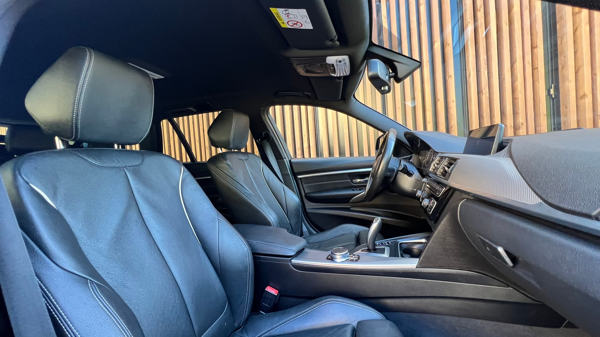 BMW 320i xDRIVE TOURING EDITION M SPORT STEPTRONIC l 184 PS-image-23