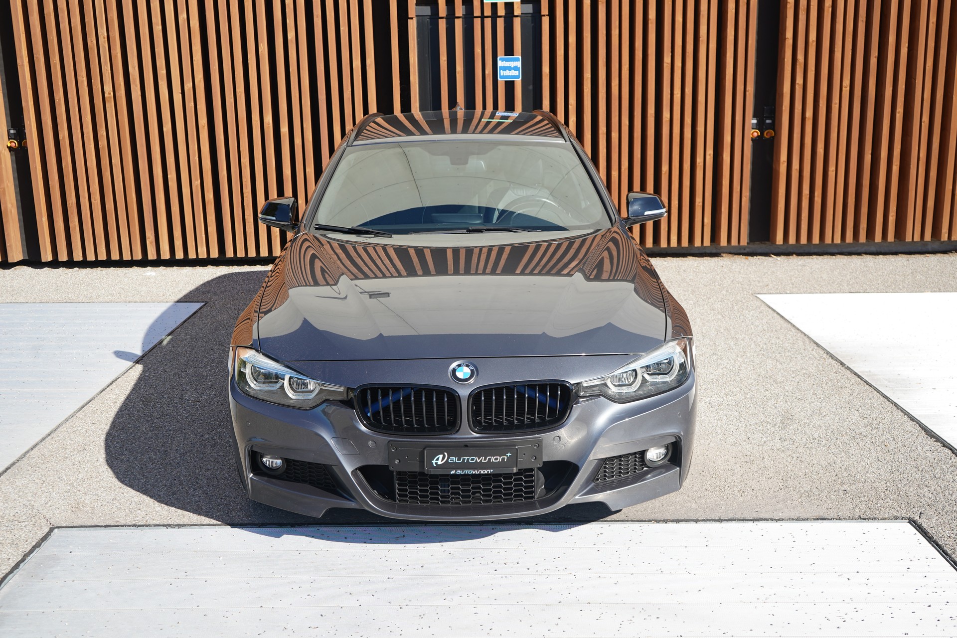 BMW 320i xDRIVE TOURING EDITION M SPORT STEPTRONIC l 184 PS-image-12