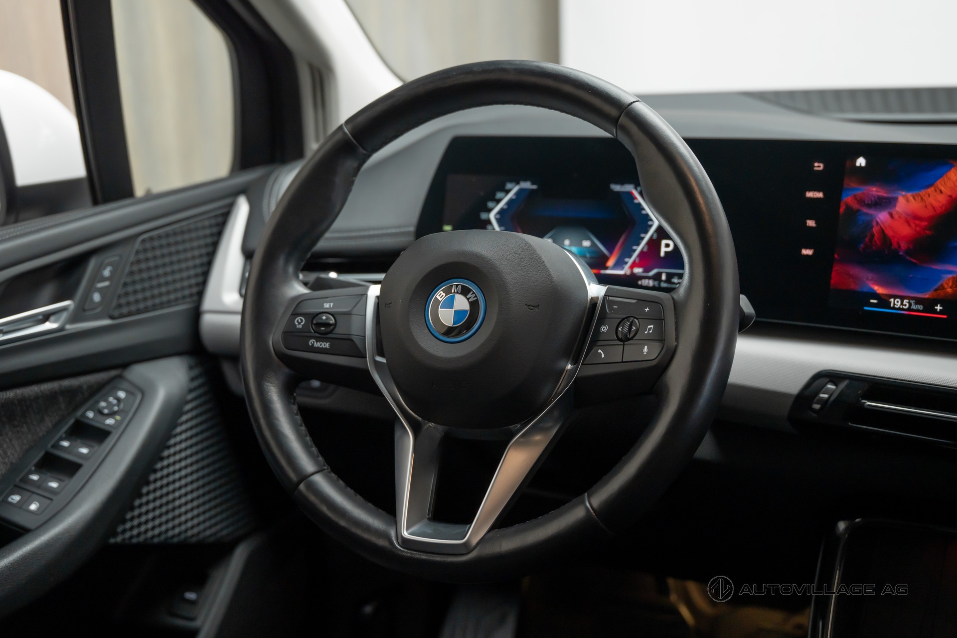 BMW 225e xDrive Active Tourer-image-18