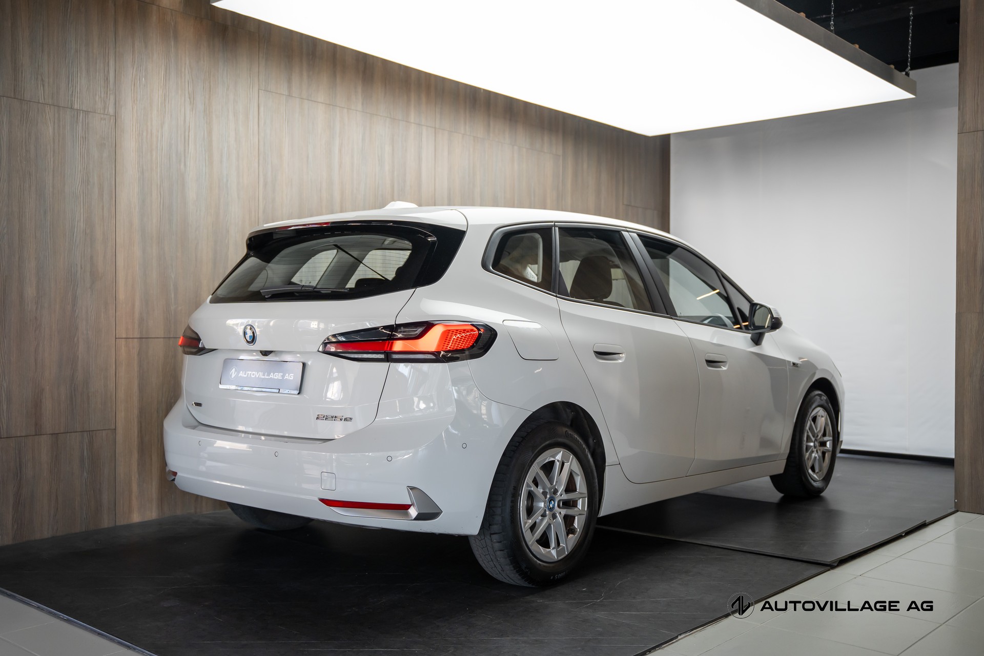 BMW 225e xDrive Active Tourer-showroom-element-1