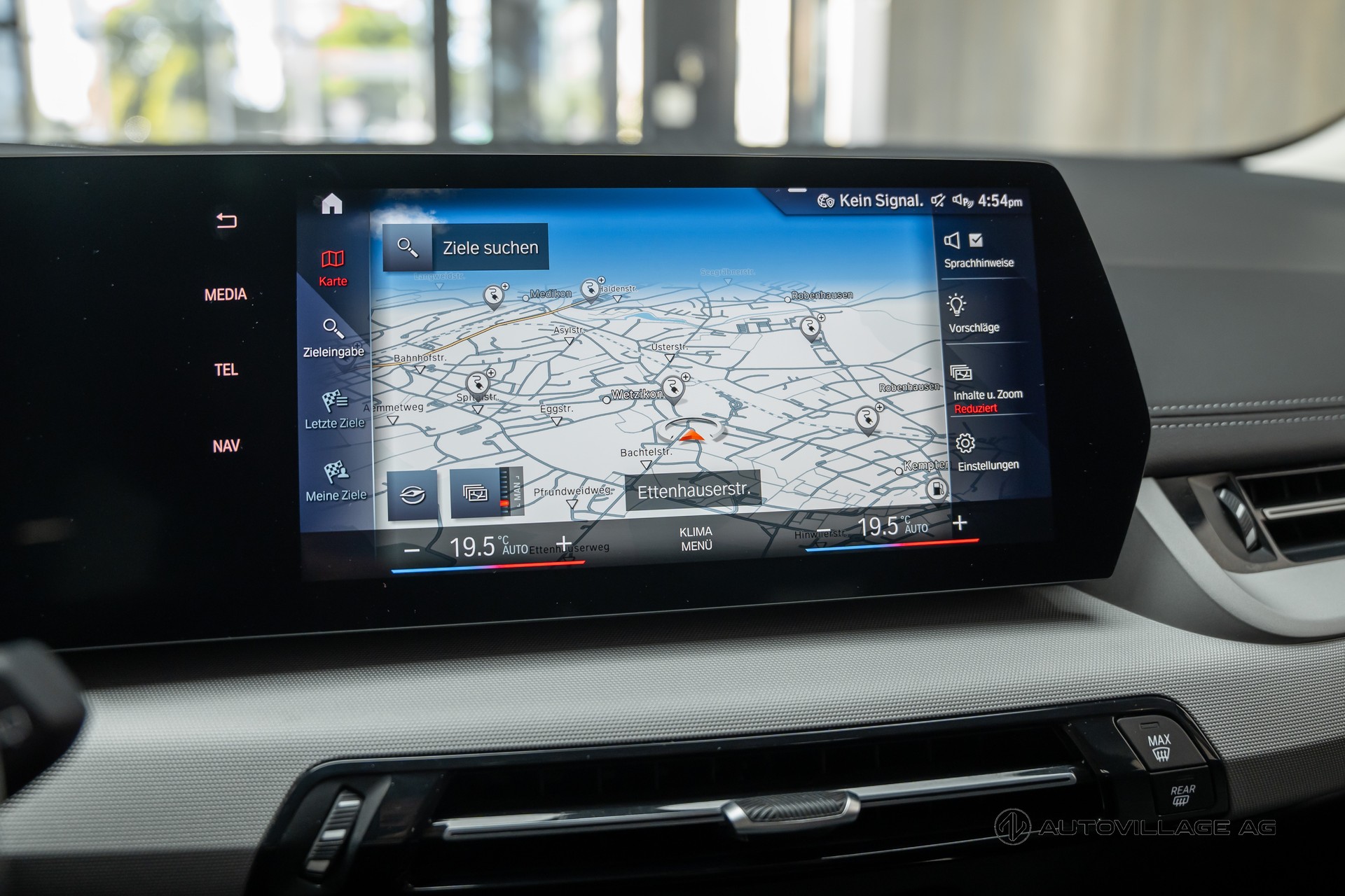 BMW 225e xDrive Active Tourer-image-8