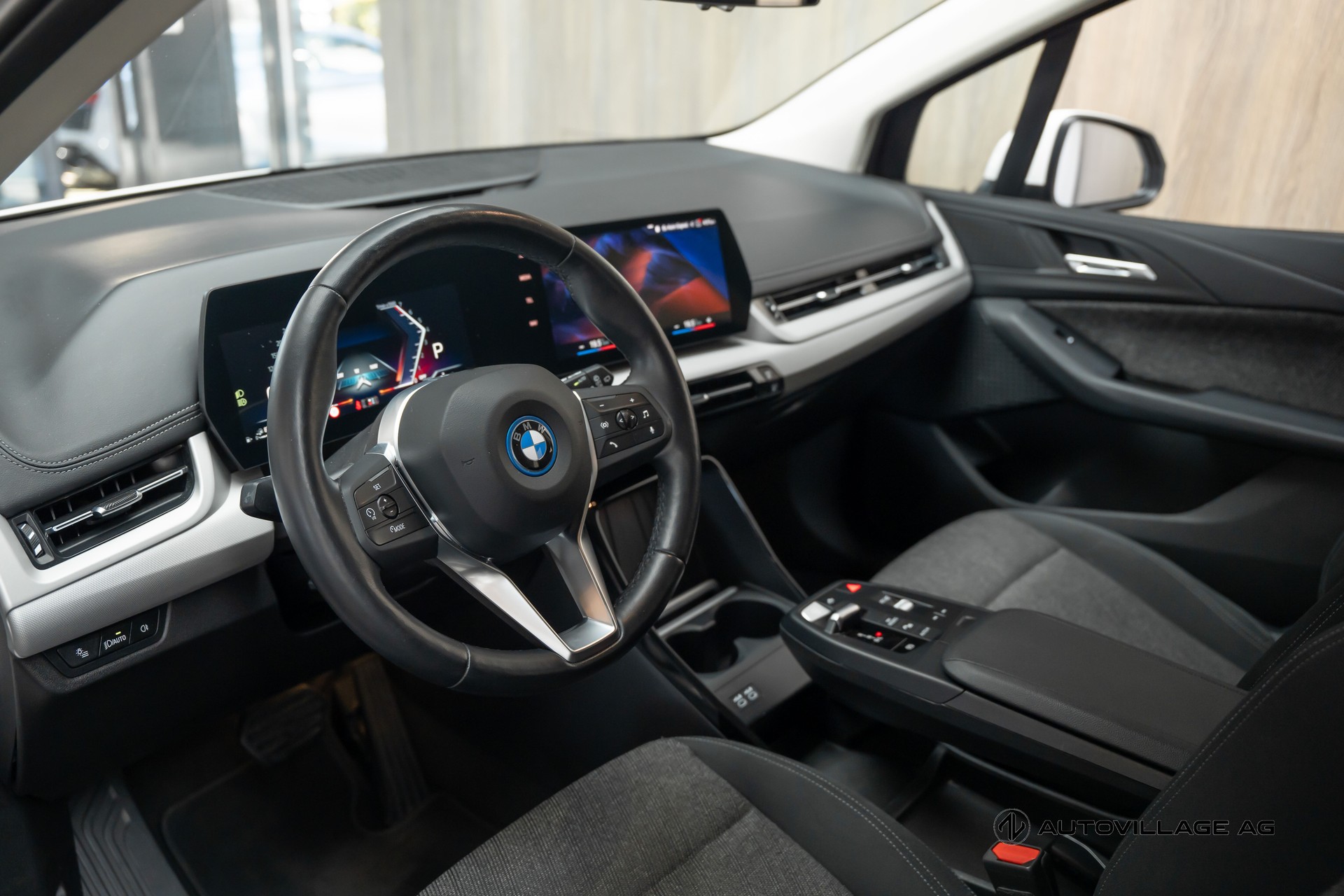 BMW 225e xDrive Active Tourer-showroom-element-3