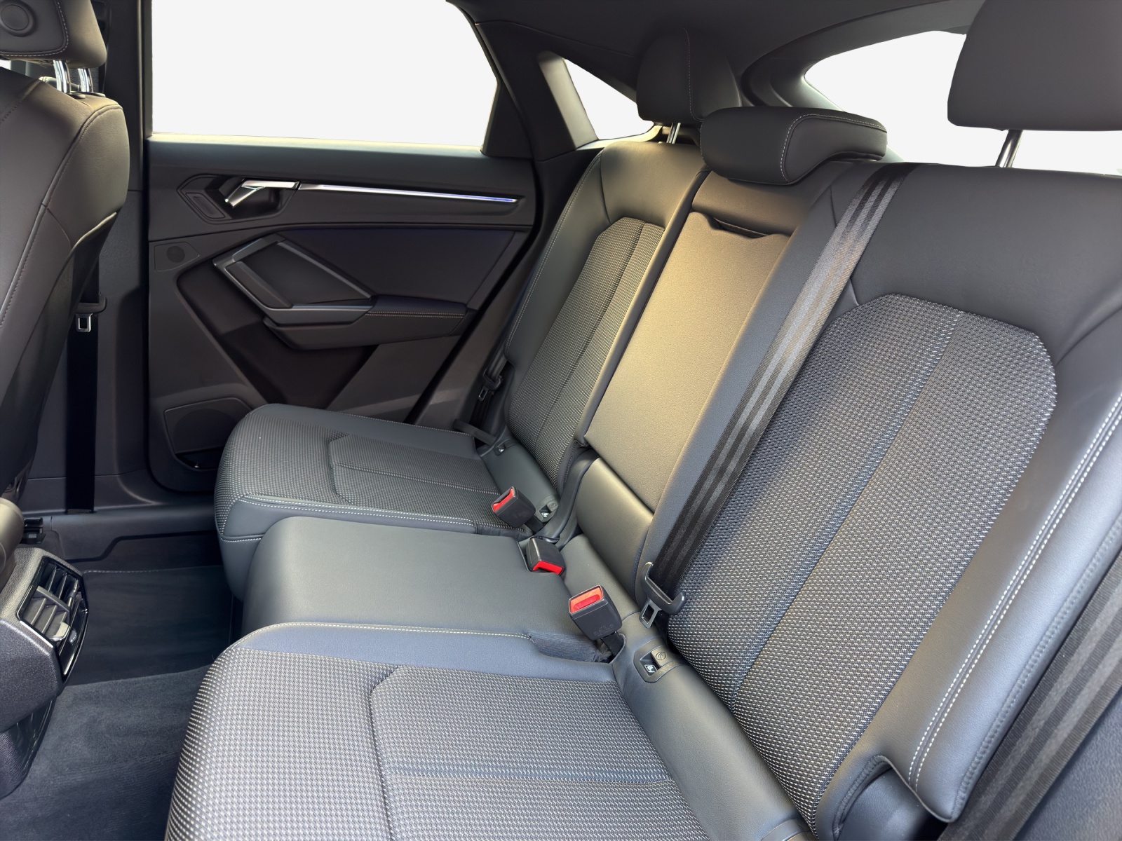 AUDI Q3 Sportback 35 TFSI S line Attraction S-tronic-image-11