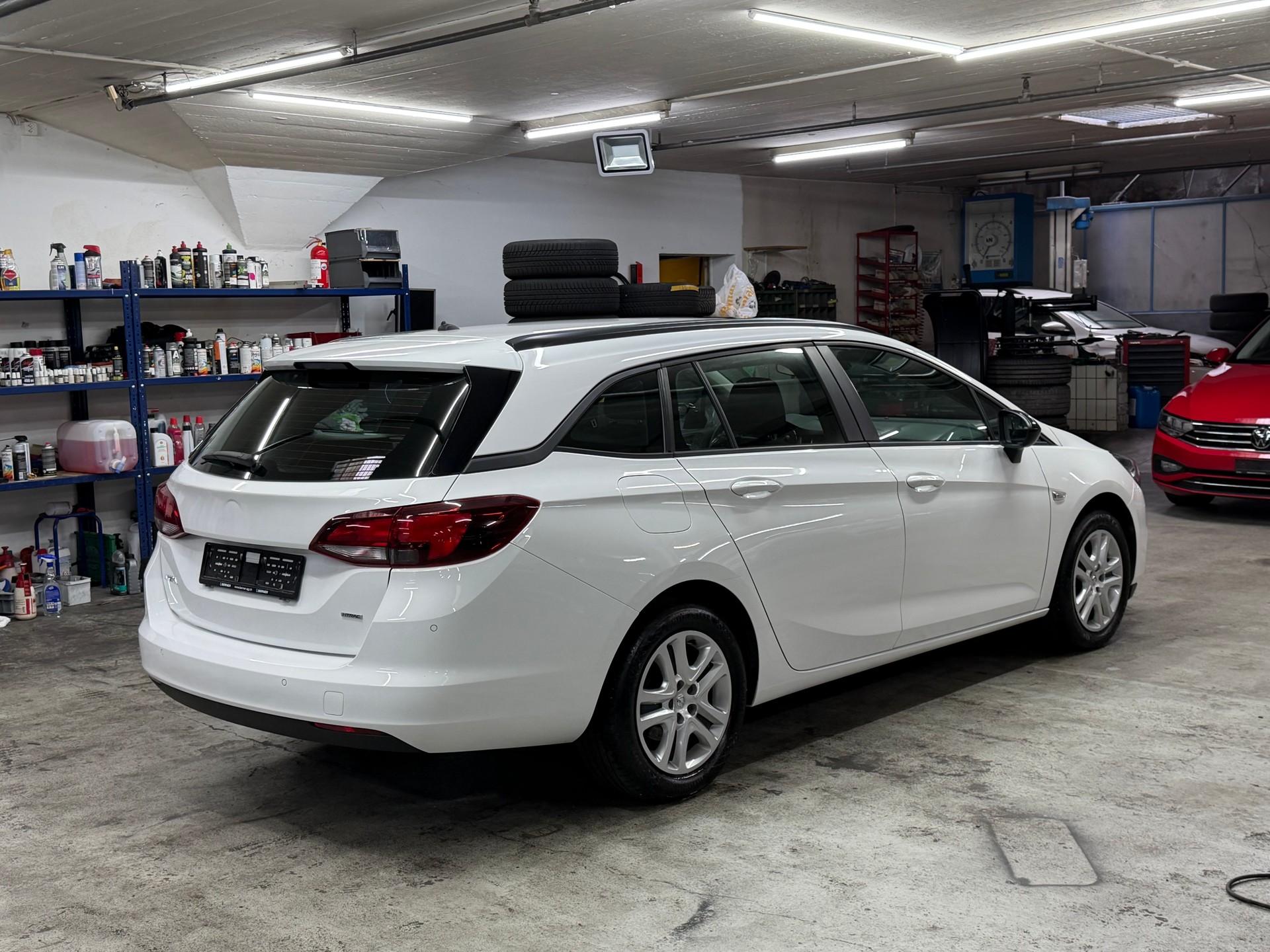 OPEL Astra Sports Tourer 1.2i Turbo Edition-image-3