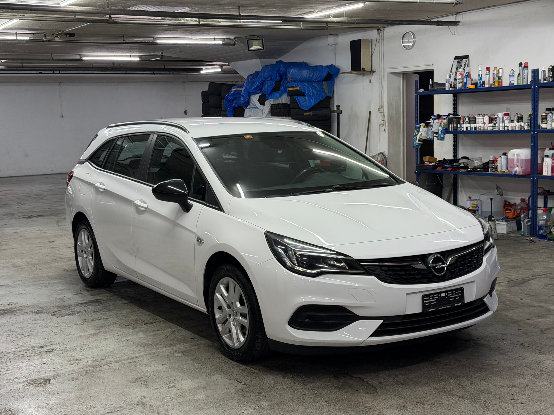 OPEL Astra Sports Tourer 1.2i Turbo Edition-image-2