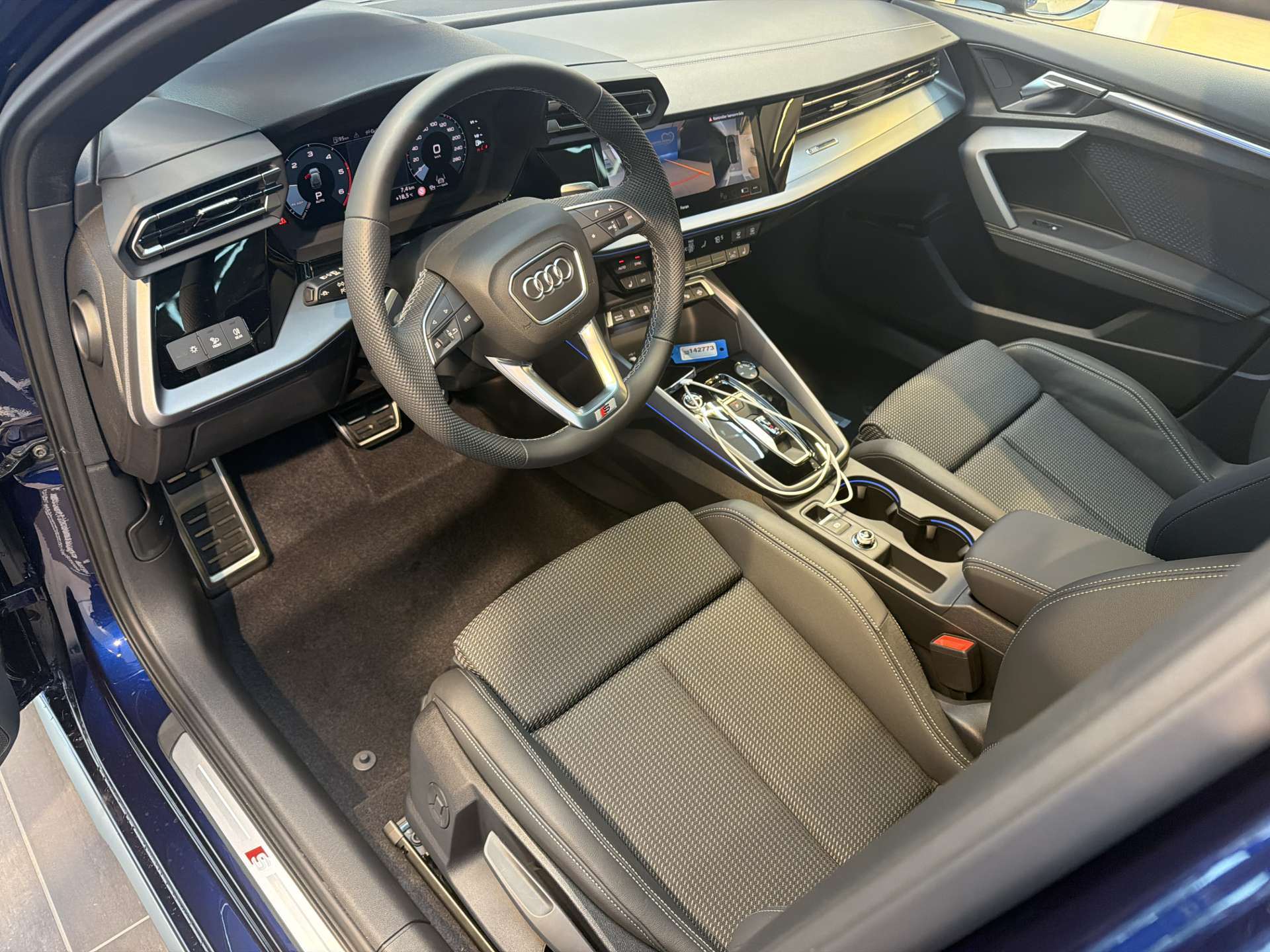 AUDI A3 Sportback 35 TDi S-Line S-Tronic Automat-image-5