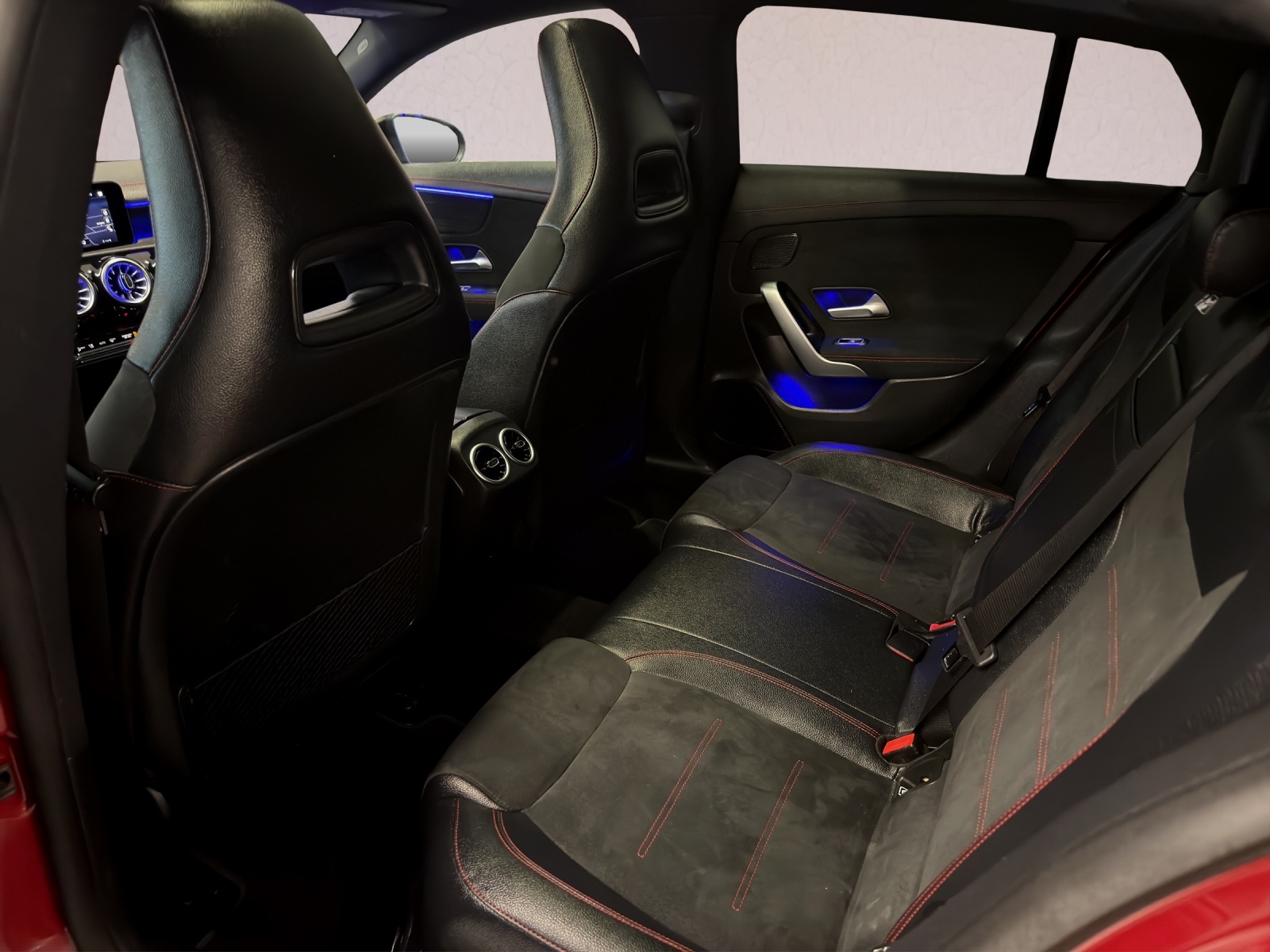 MERCEDES-BENZ CLA Shooting Brake 200 AMG Line 7G-DCT-image-17