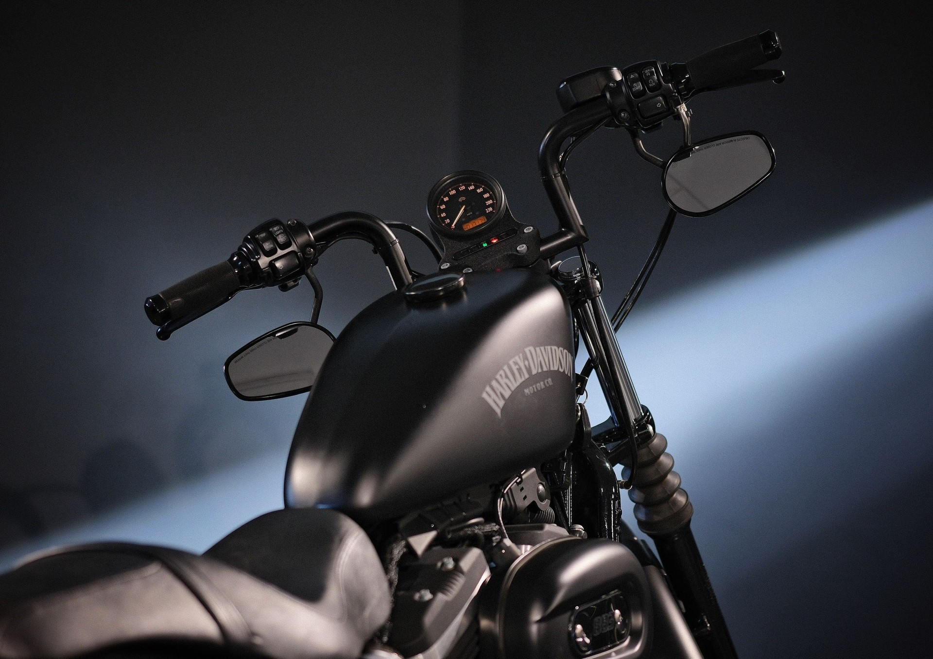 HARLEY-DAVIDSON XL 883 N Sportster Iron ABS-image-7