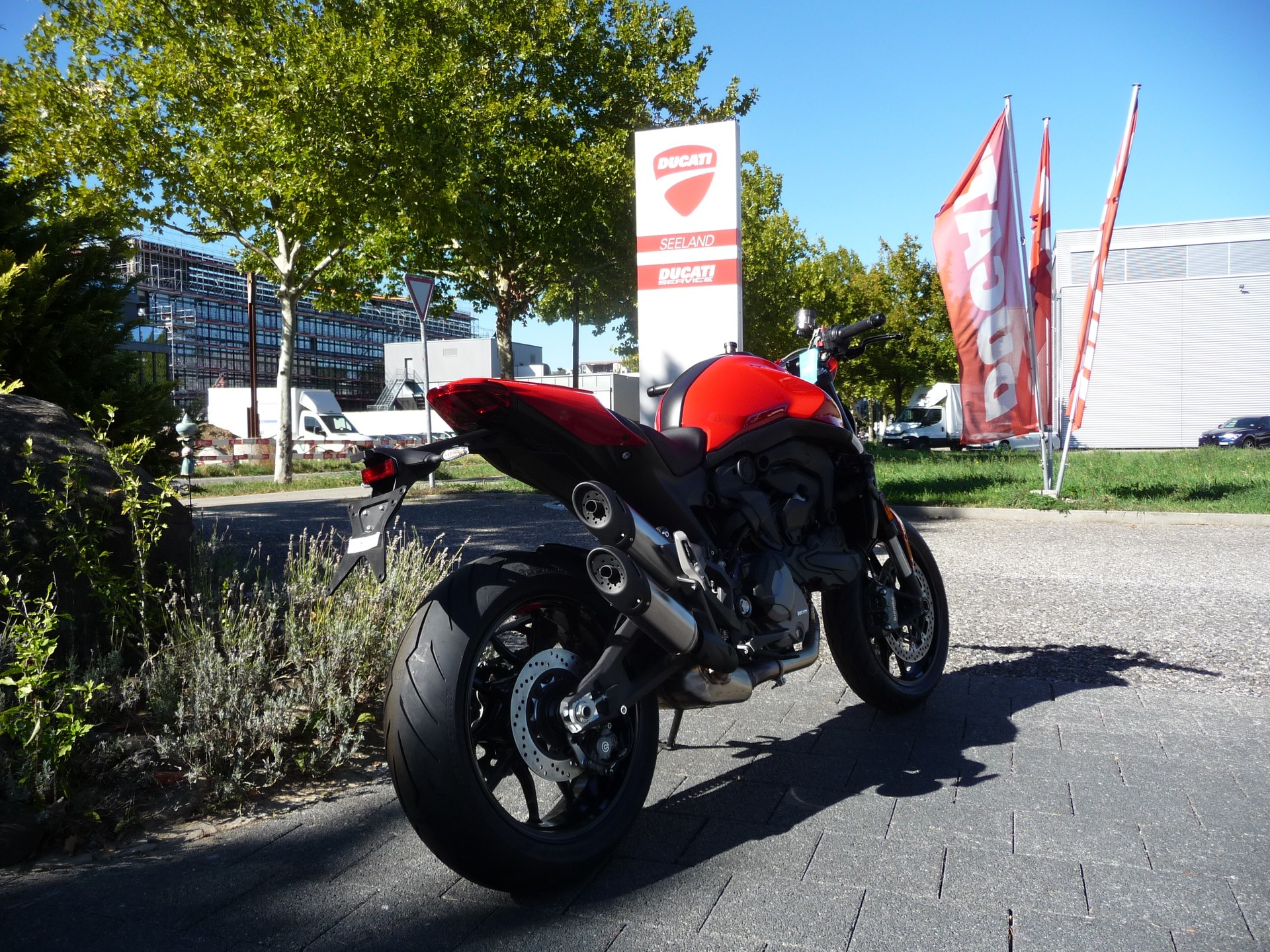 DUCATI Monster + 937-image-3