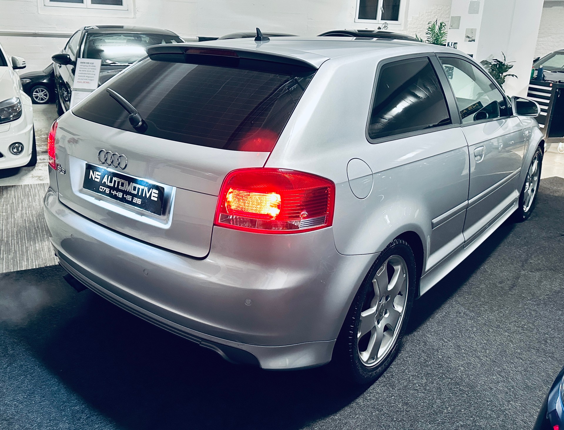 AUDI S3 2.0 Turbo FSI quattro-showroom-element-3