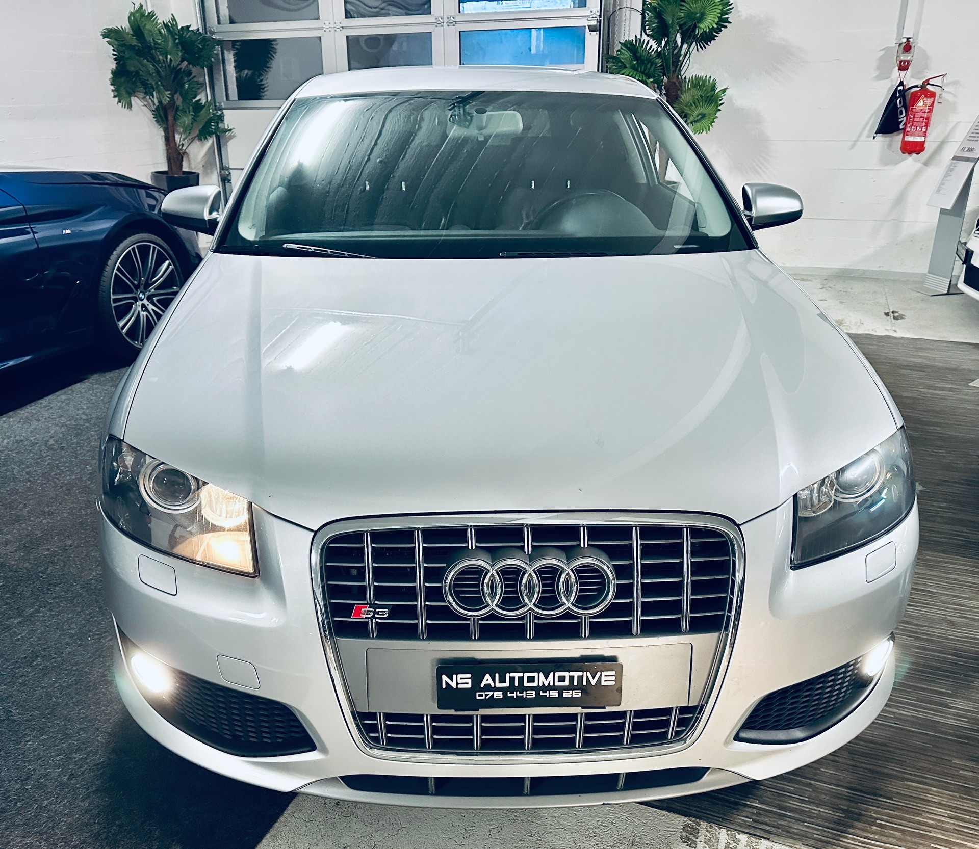 AUDI S3 2.0 Turbo FSI quattro-showroom-element-1