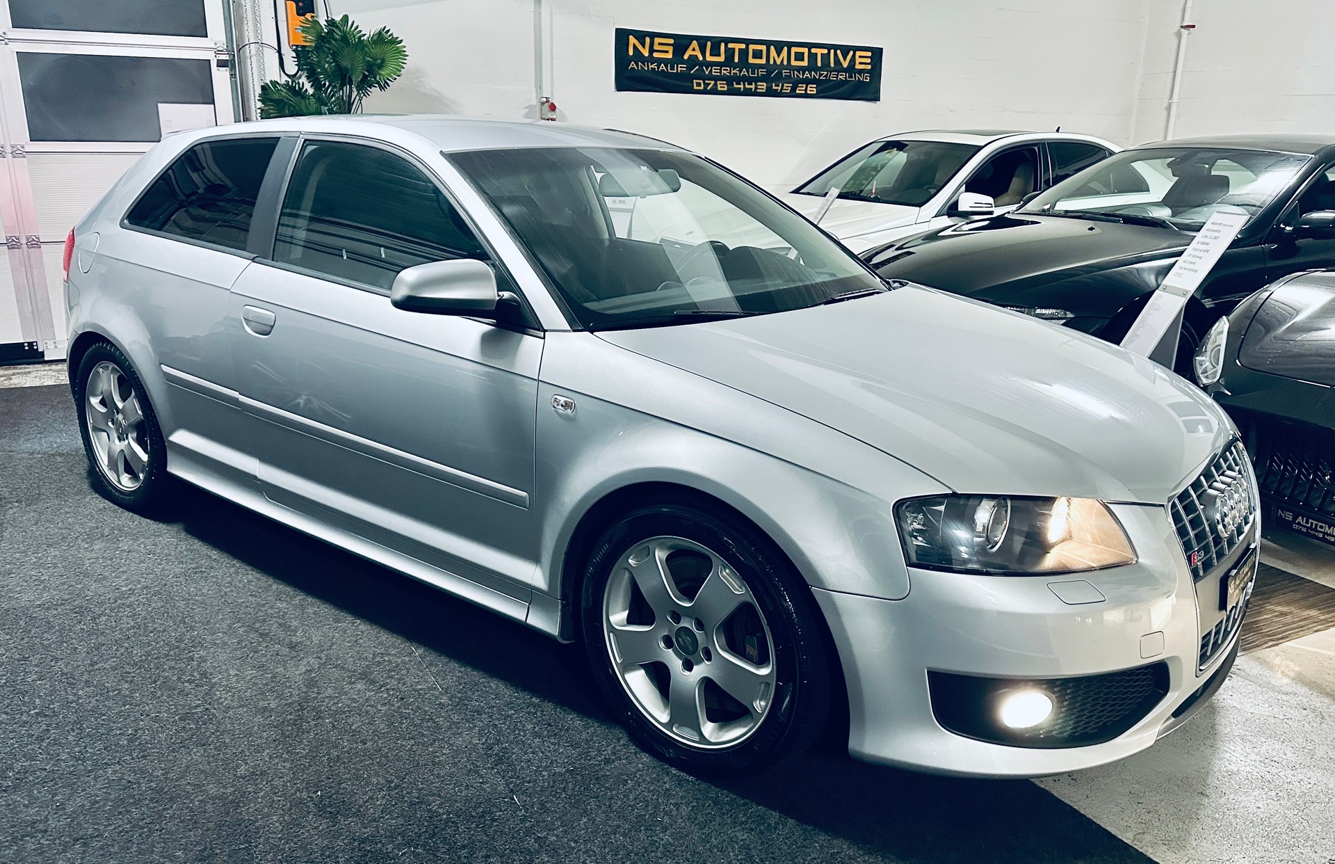 AUDI S3 2.0 Turbo FSI quattro-showroom-element-2