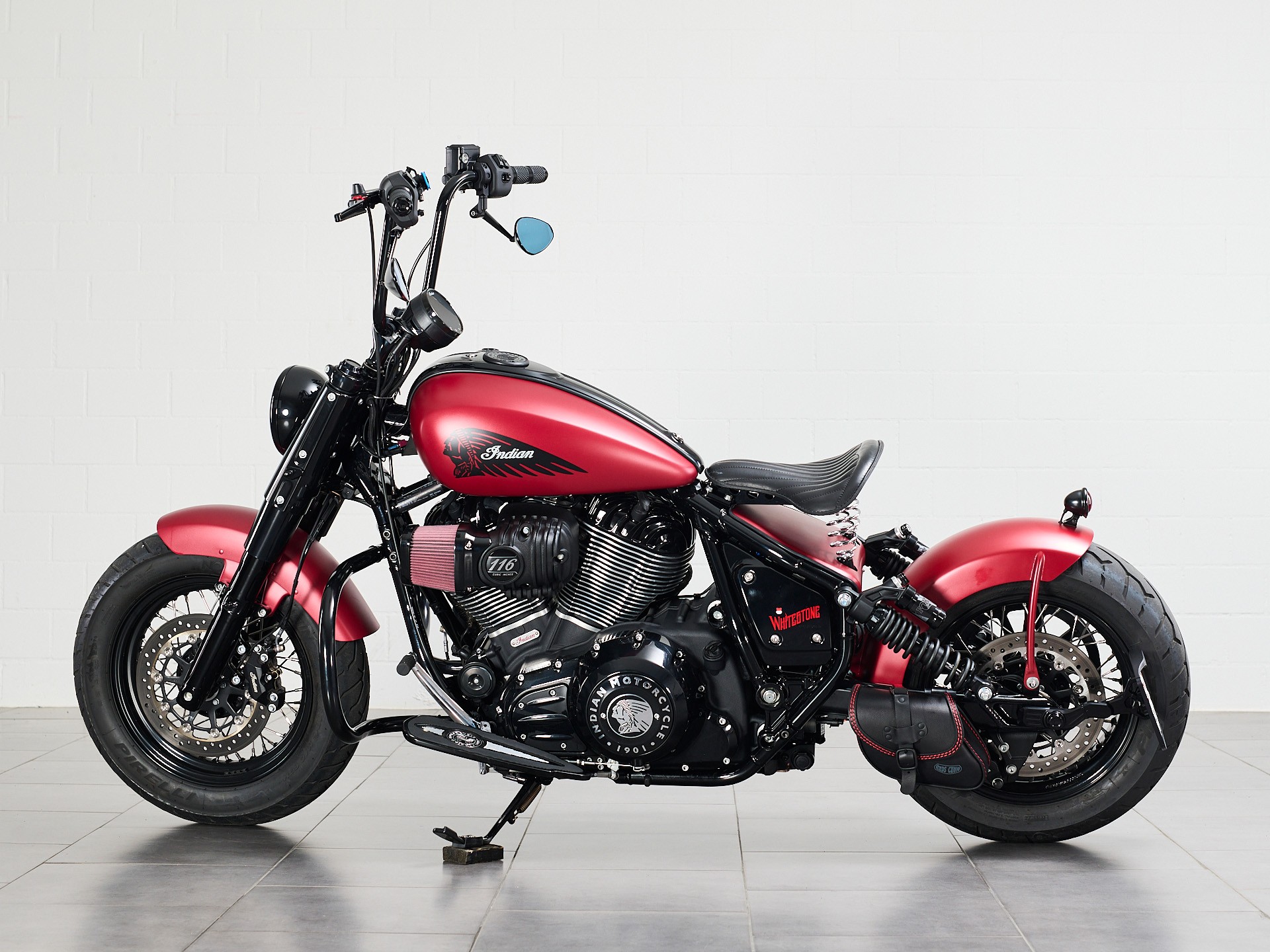 INDIAN Chief Bobber-showroom-element-3