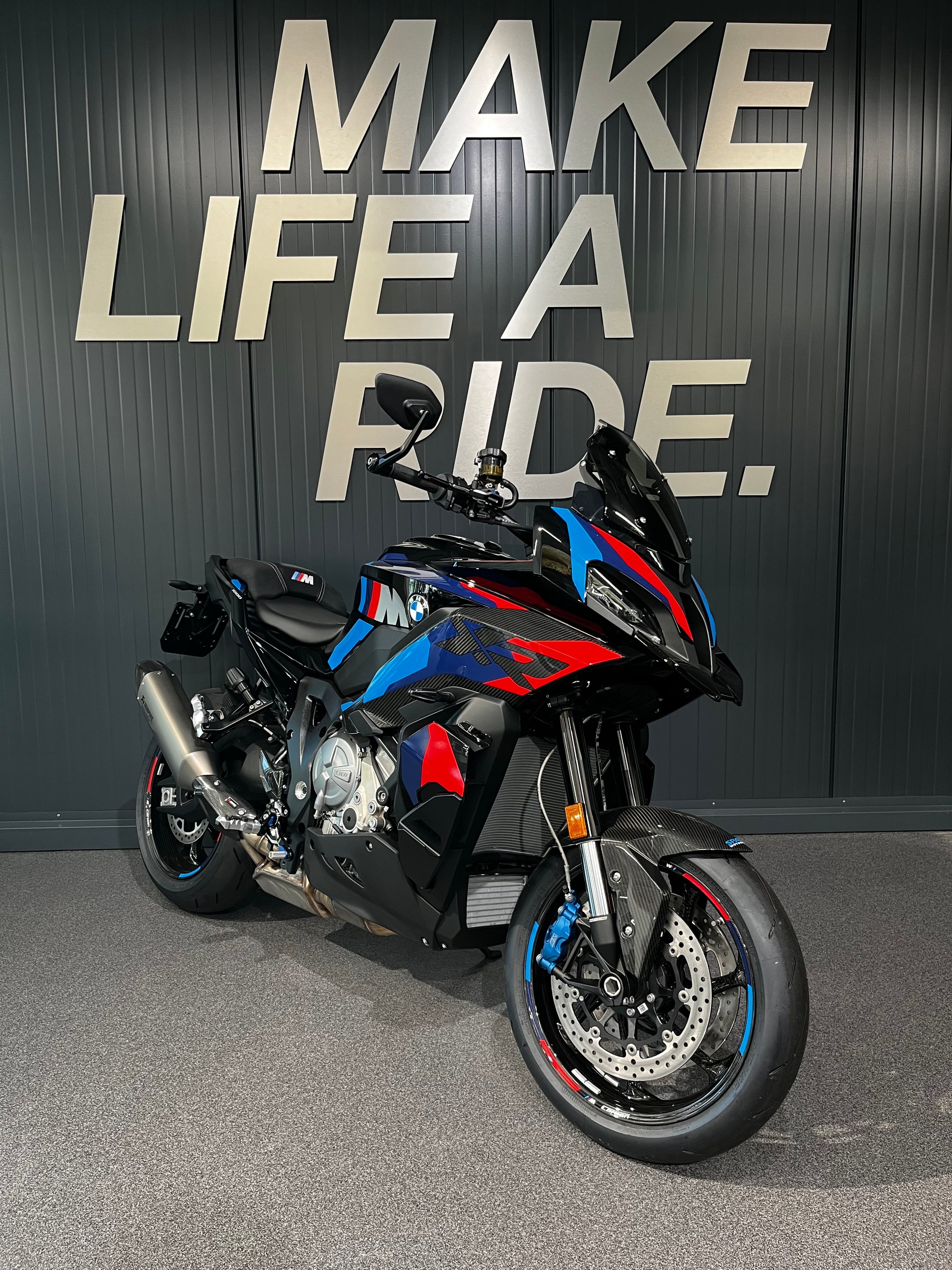 BMW M 1000 XR-image-1
