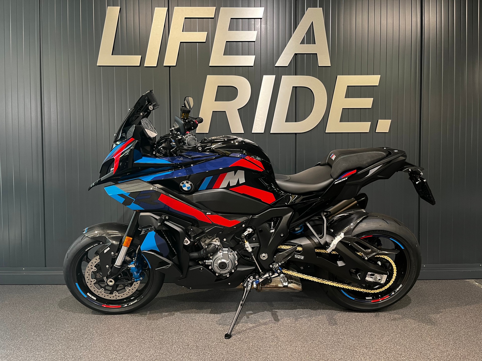 BMW M 1000 XR-image-2