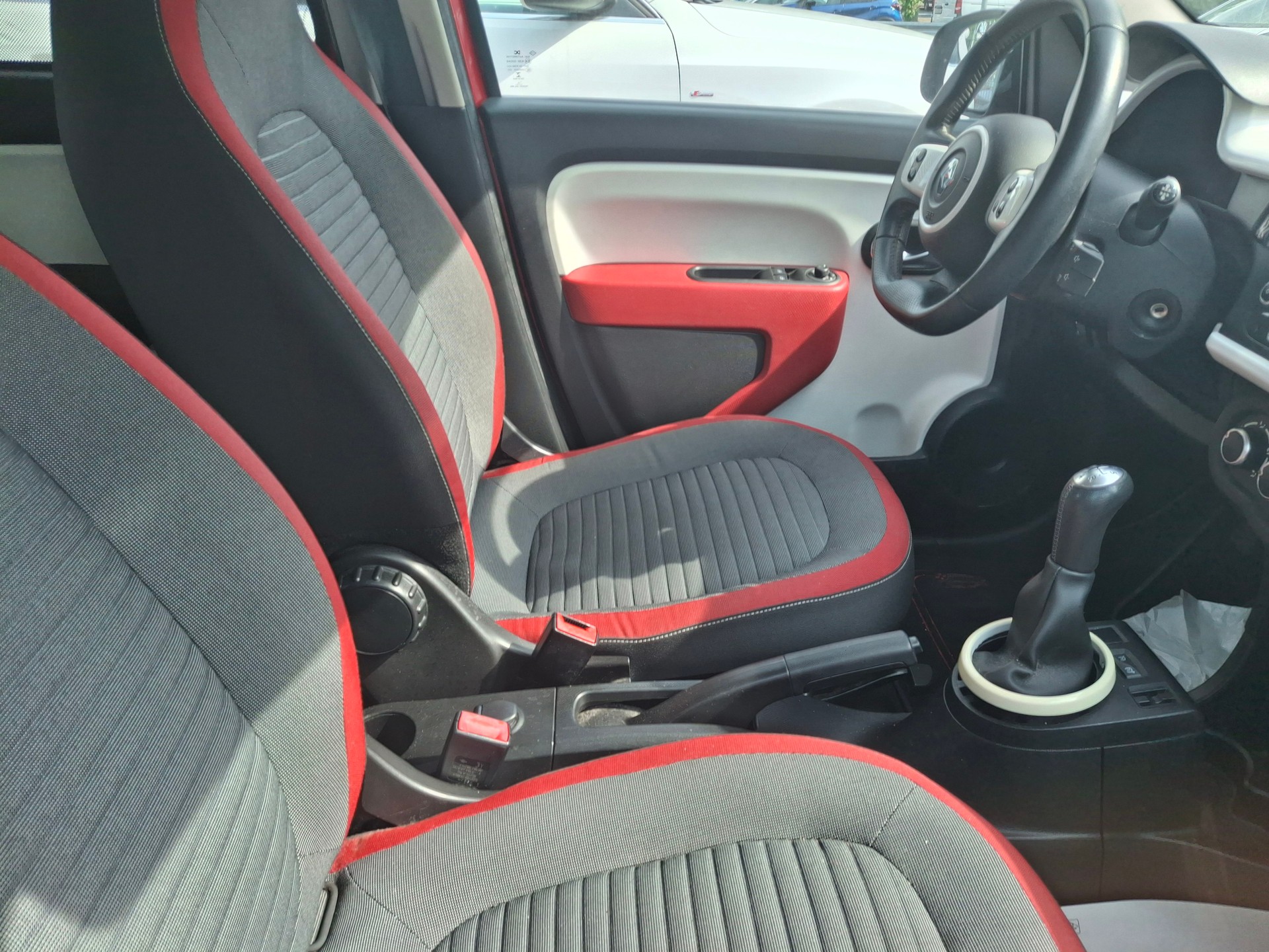 RENAULT Twingo 1.0 Intens-image-13