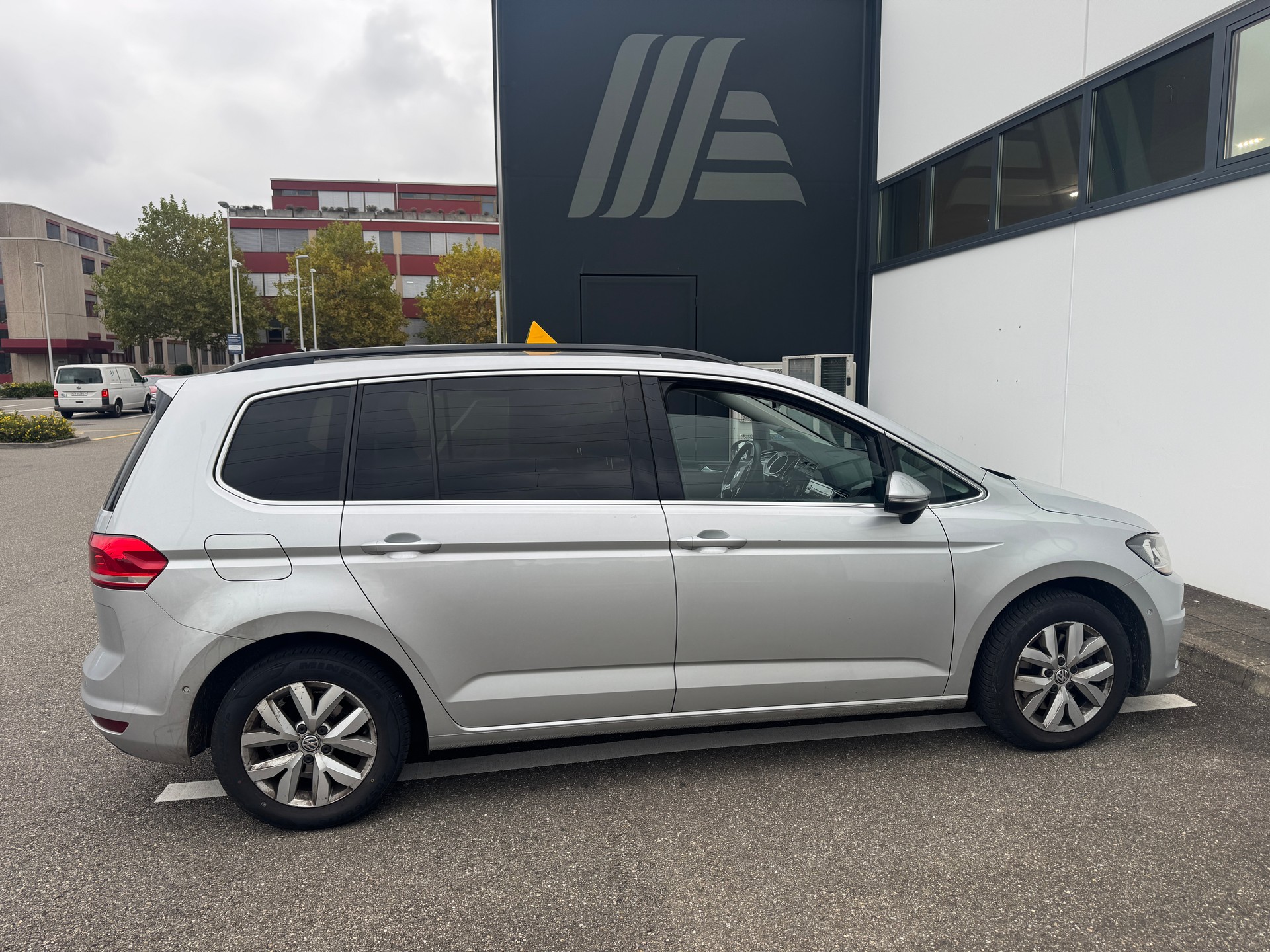VW Touran 1.6 TDI BlueMotion Technology Trendline DSG-showroom-element-3
