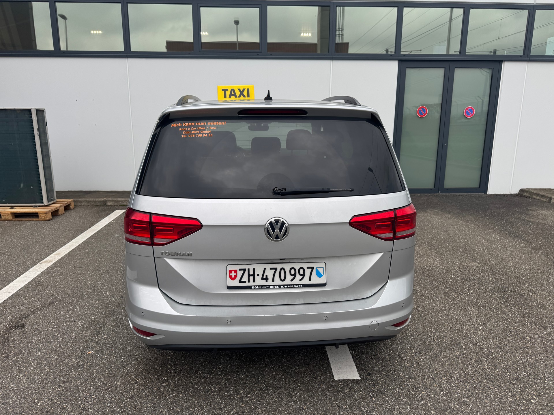 VW Touran 1.6 TDI BlueMotion Technology Trendline DSG-image-4