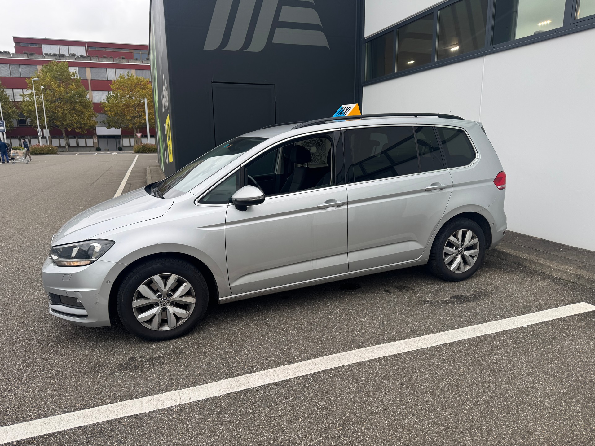 VW Touran 1.6 TDI BlueMotion Technology Trendline DSG-showroom-element-1