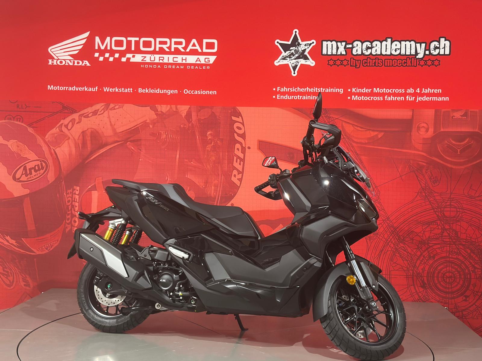 HONDA ADV 350 **Schwarz Metallic**Neufahrzeug*-showroom-element-1