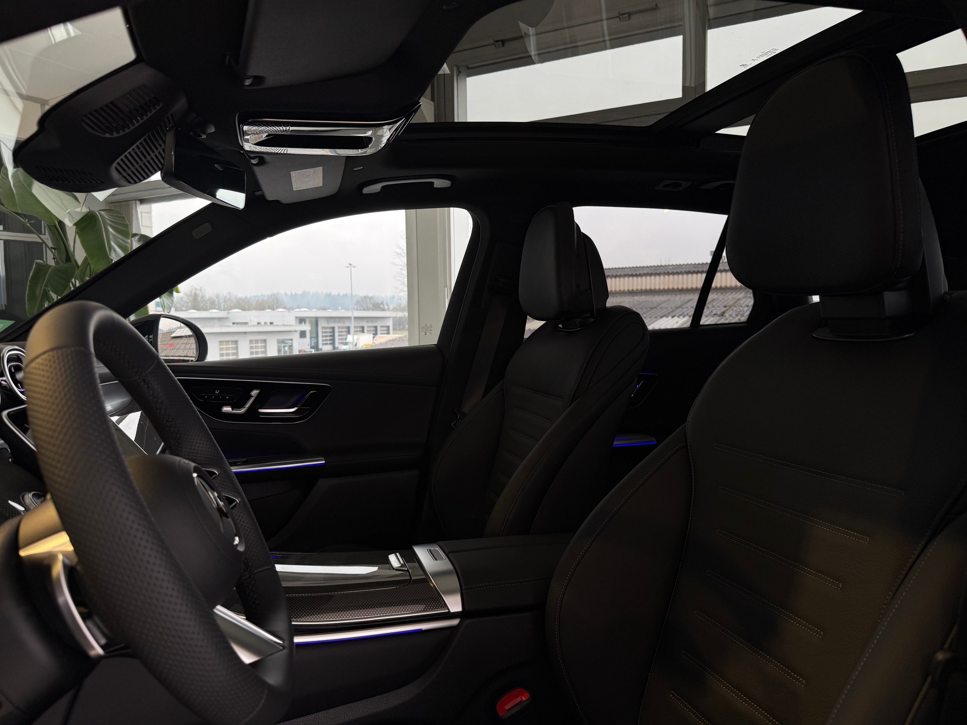 MERCEDES-BENZ GLC 300 e 4MATIC EQ Star-showroom-element-3