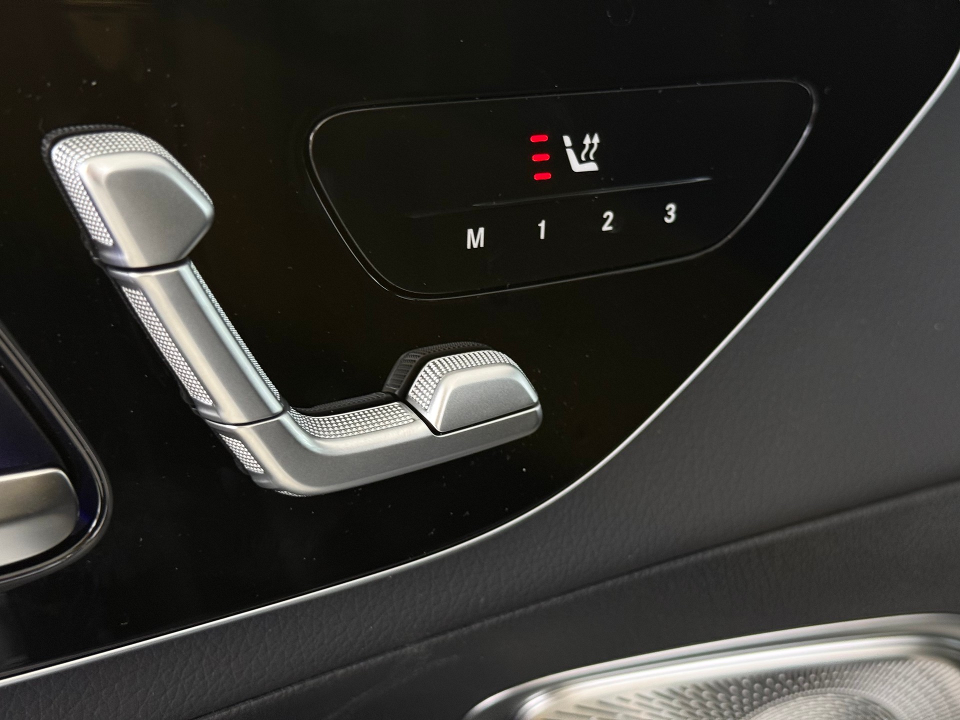 MERCEDES-BENZ GLC 300 e 4MATIC EQ Star-image-4