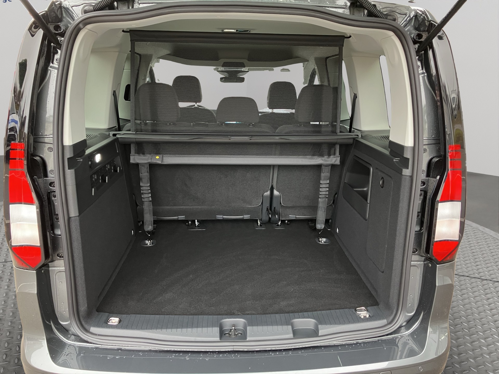 VW Caddy 1.5 TSI DSG-image-12