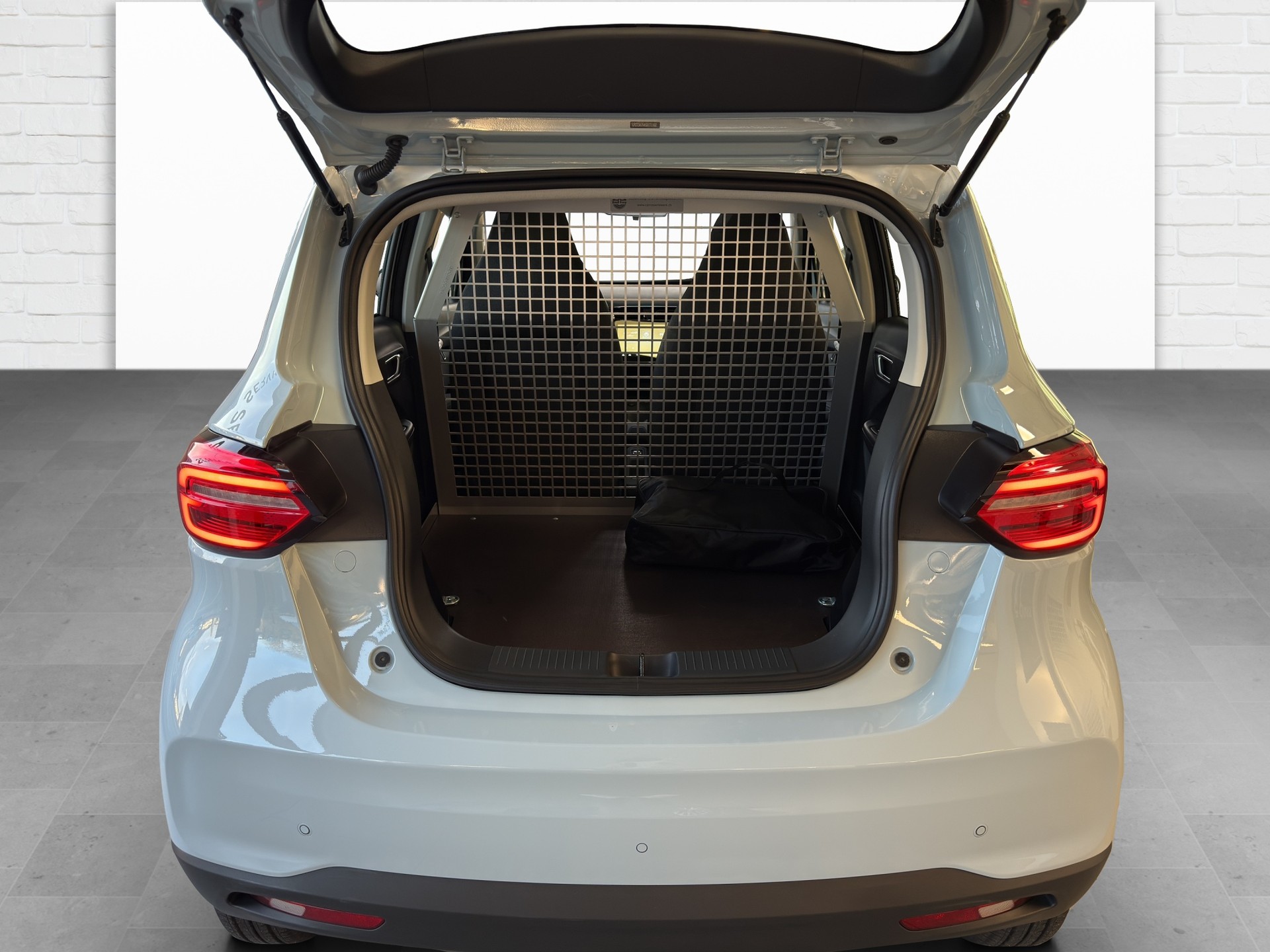 LEAPMOTOR T03 Electric Cargo-image-12