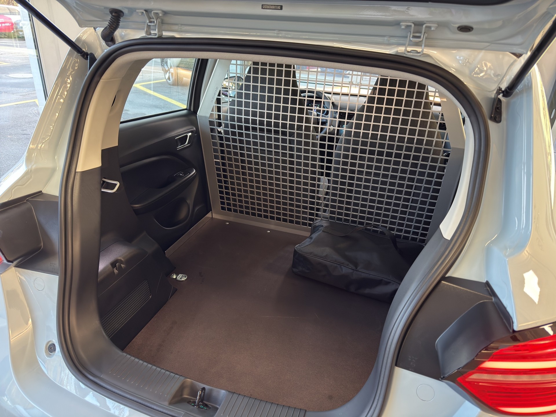LEAPMOTOR T03 Electric Cargo-image-11