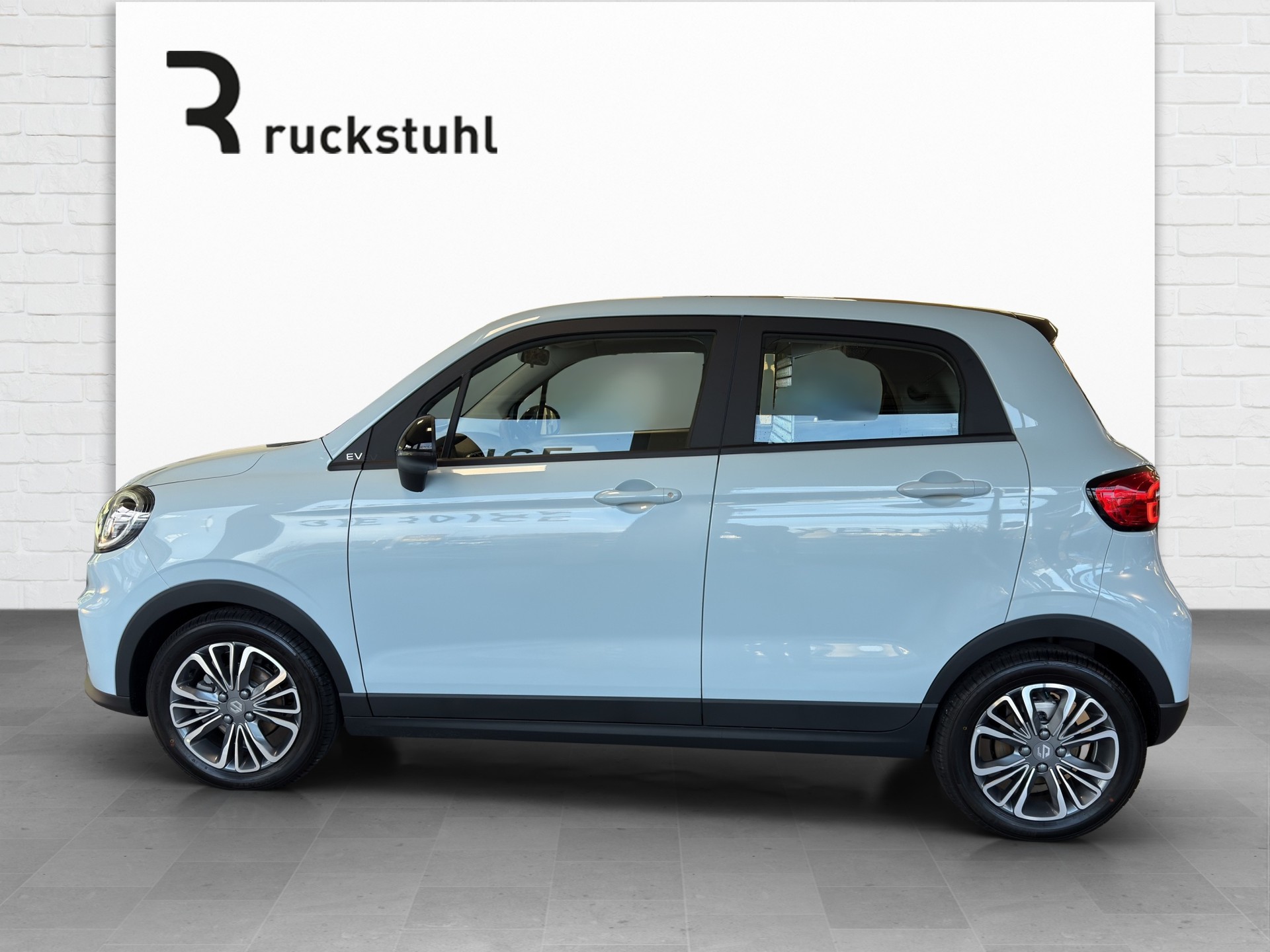 LEAPMOTOR T03 Electric Cargo-showroom-element-2
