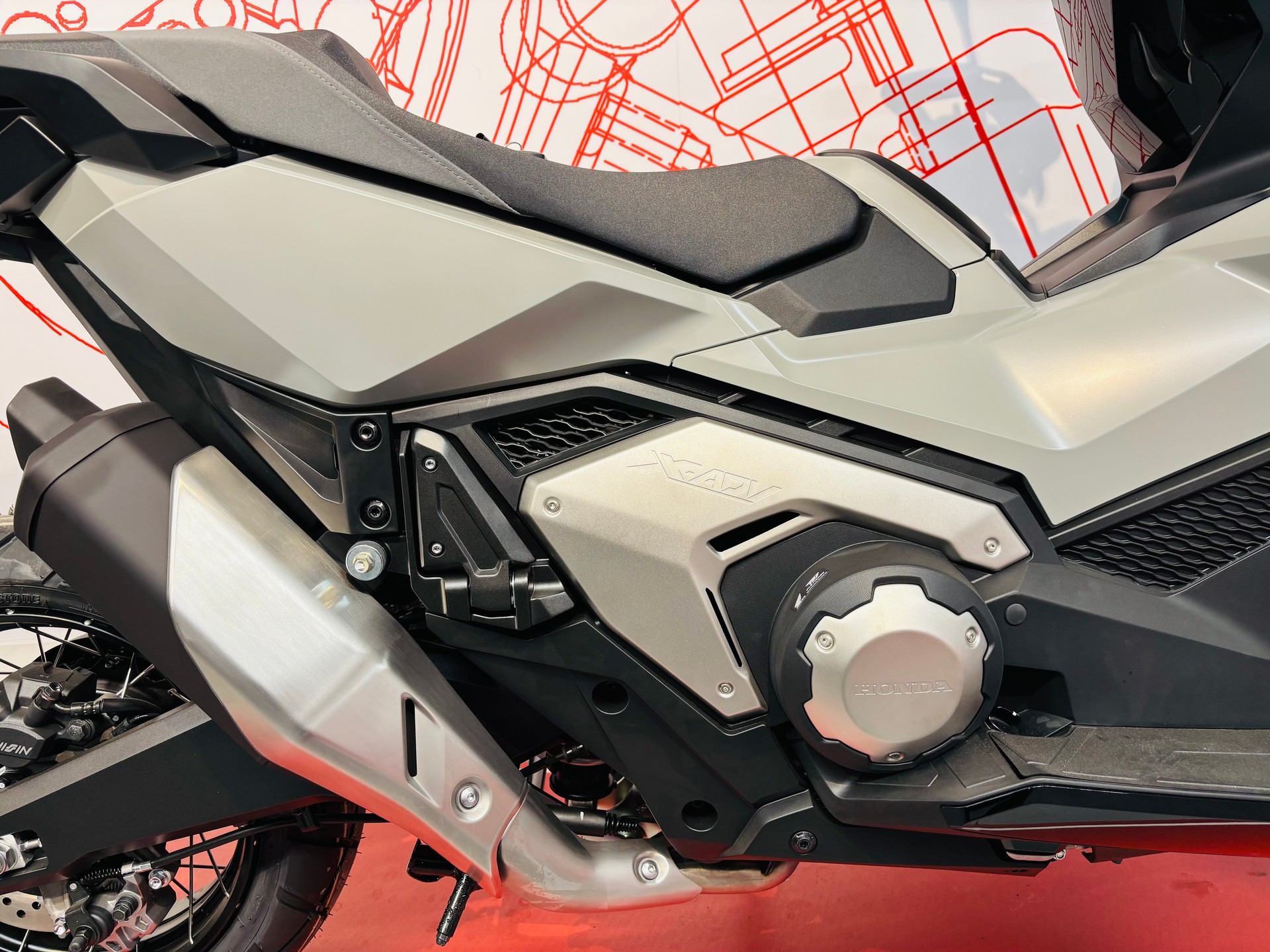 HONDA X-ADV 750-image-11