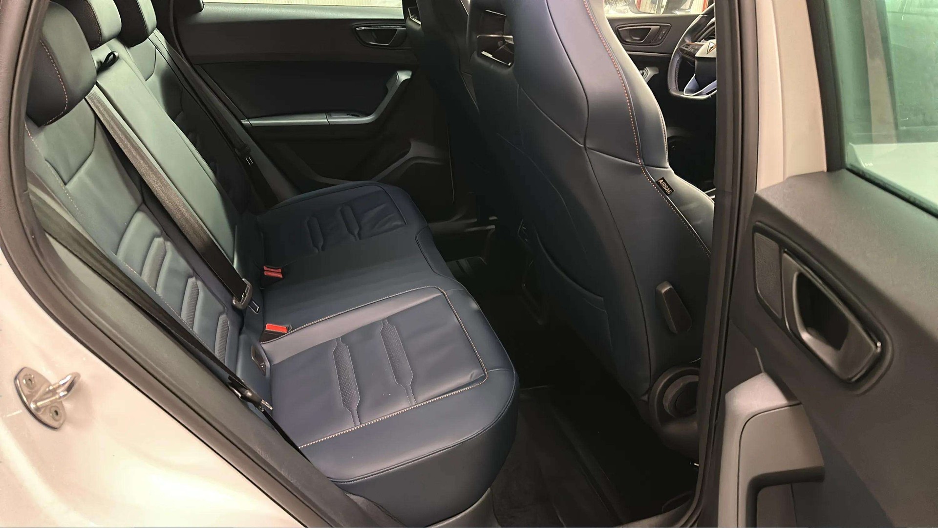 CUPRA Ateca 2.0TSI 4Drive DSG mit AHK + Panoramadach + Beats Soundsystem-image-14