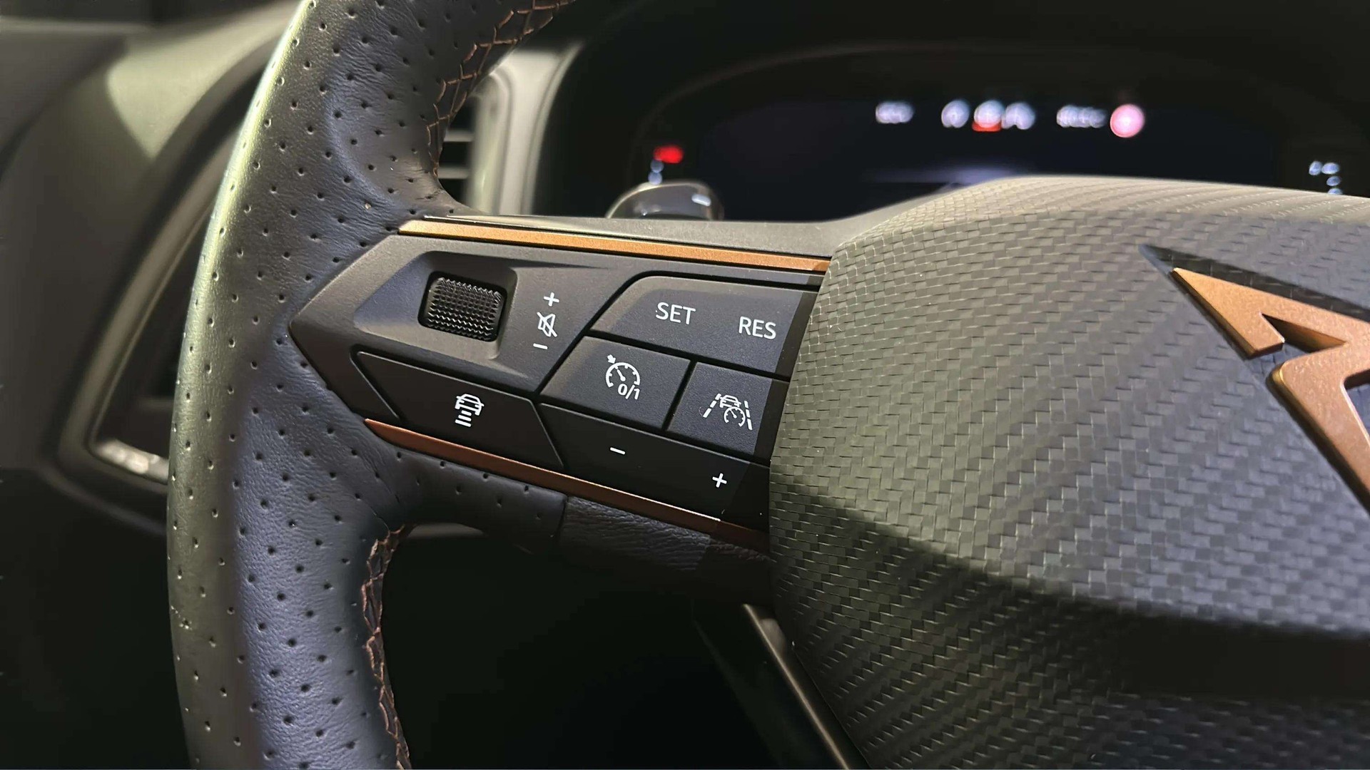 CUPRA Ateca 2.0TSI 4Drive DSG mit AHK + Panoramadach + Beats Soundsystem-image-24