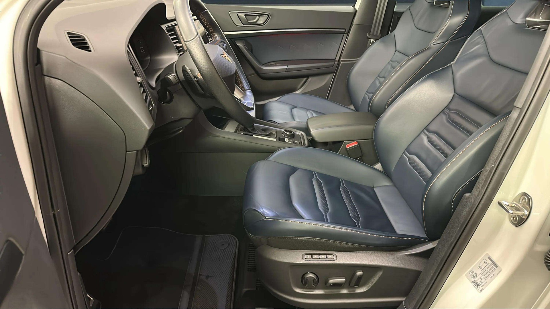 CUPRA Ateca 2.0TSI 4Drive DSG mit AHK + Panoramadach + Beats Soundsystem-image-10