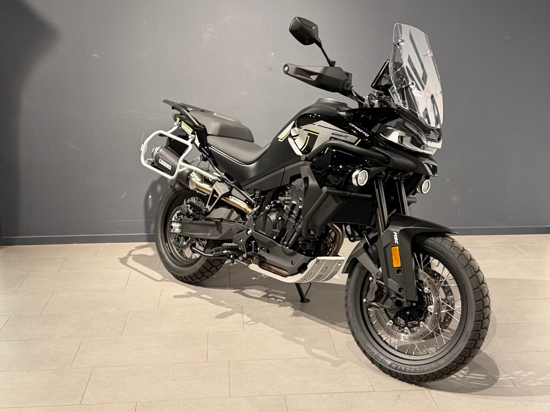 CF MOTO 800 MT Explore-showroom-element-1