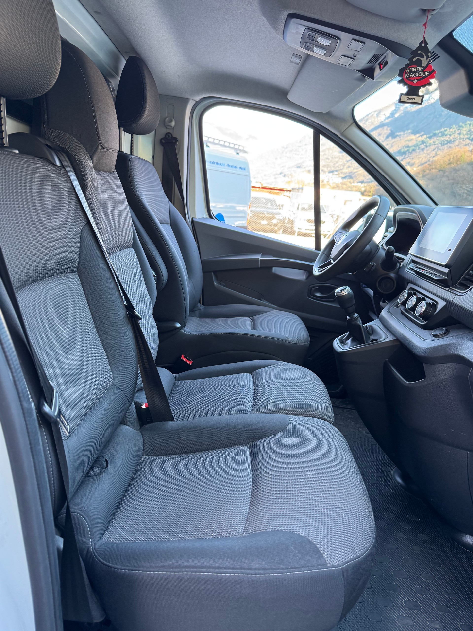 RENAULT Trafic 2.0 Blue dCi110 Access L1H1-image-4
