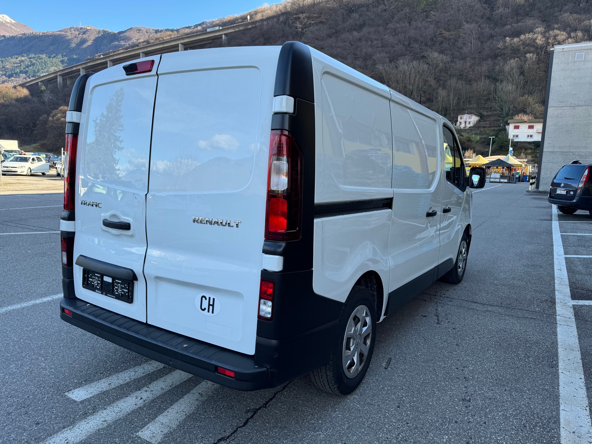 RENAULT Trafic 2.0 Blue dCi110 Access L1H1-image-2