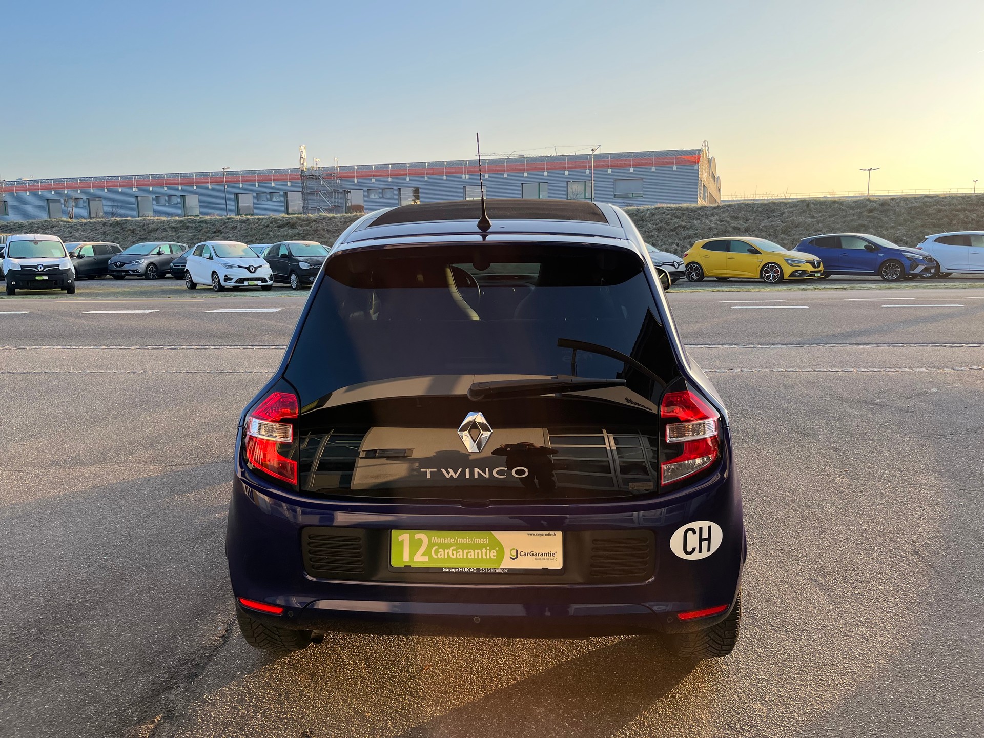 RENAULT Twingo 0.9 Iconic EDC+++FALTDACH+++TOP AUSGESTATTET+++-showroom-element-1