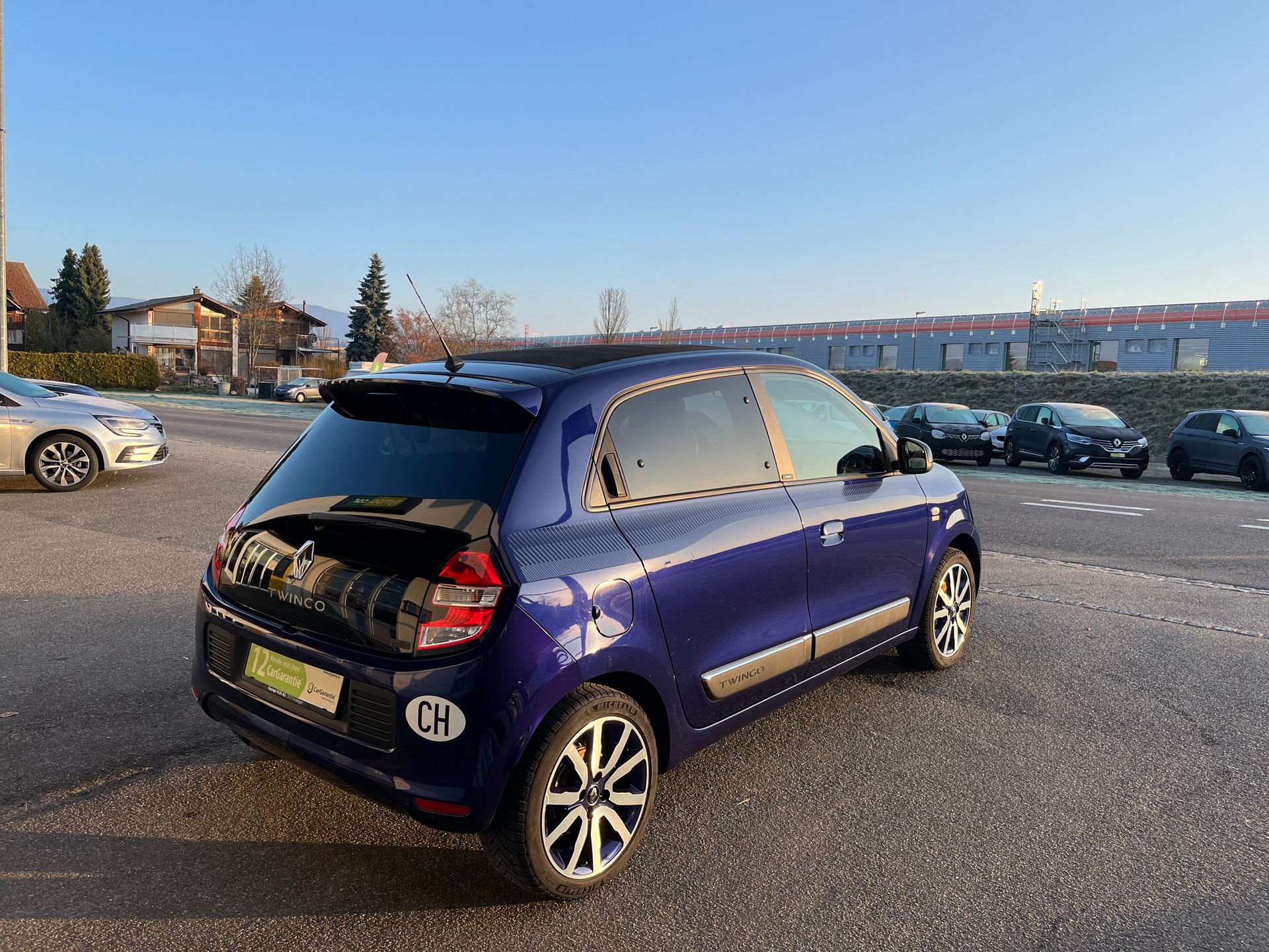 RENAULT Twingo 0.9 Iconic EDC+++FALTDACH+++TOP AUSGESTATTET+++-showroom-element-2