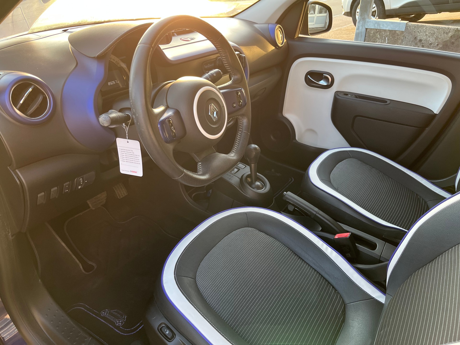 RENAULT Twingo 0.9 Iconic EDC+++FALTDACH+++TOP AUSGESTATTET+++-image-7