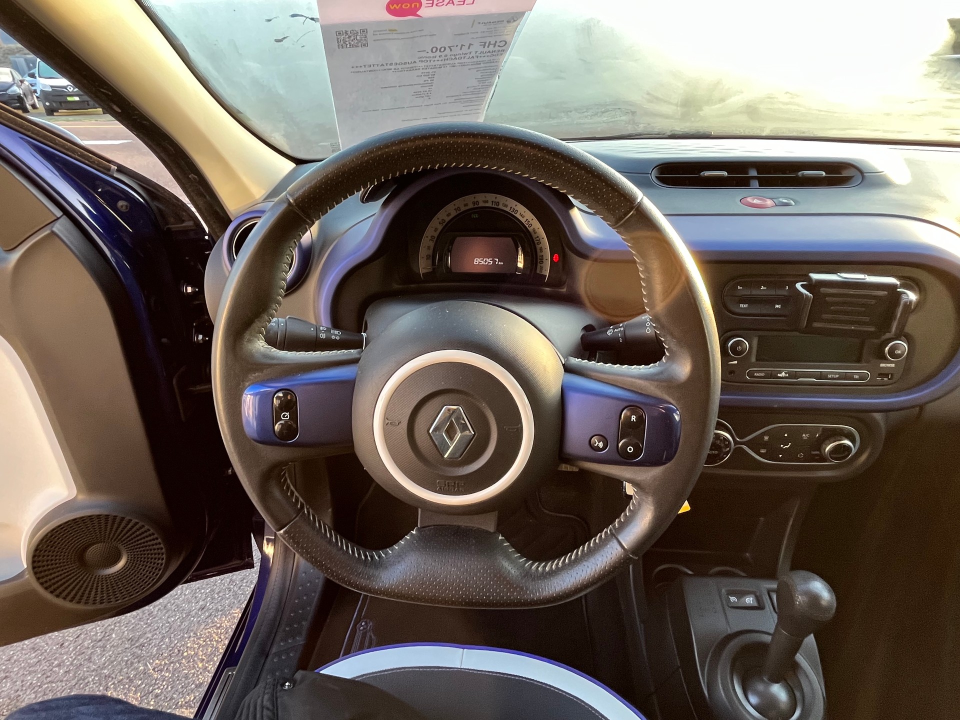RENAULT Twingo 0.9 Iconic EDC+++FALTDACH+++TOP AUSGESTATTET+++-image-8