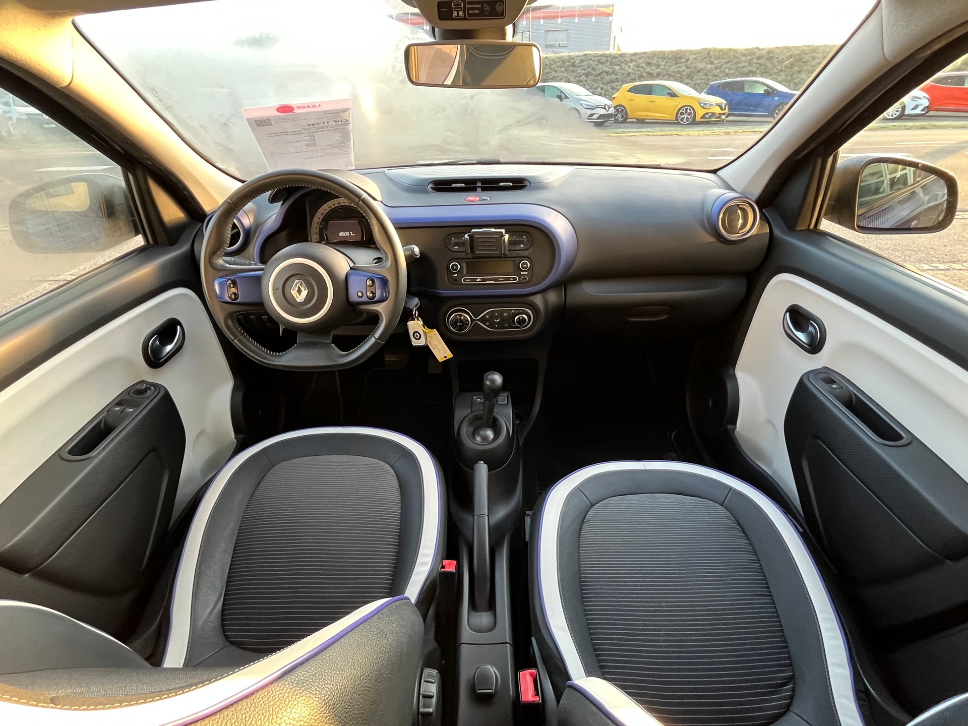 RENAULT Twingo 0.9 Iconic EDC+++FALTDACH+++TOP AUSGESTATTET+++-image-13