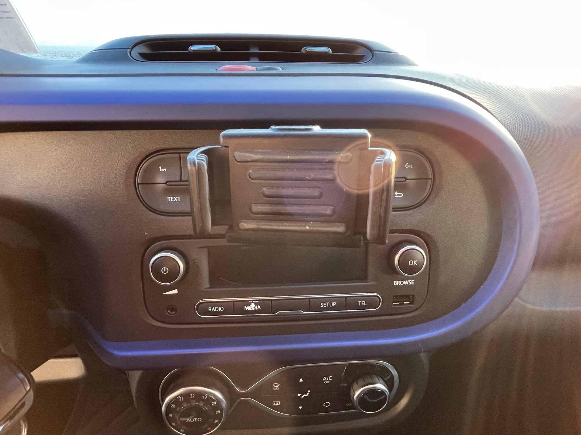 RENAULT Twingo 0.9 Iconic EDC+++FALTDACH+++TOP AUSGESTATTET+++-image-10