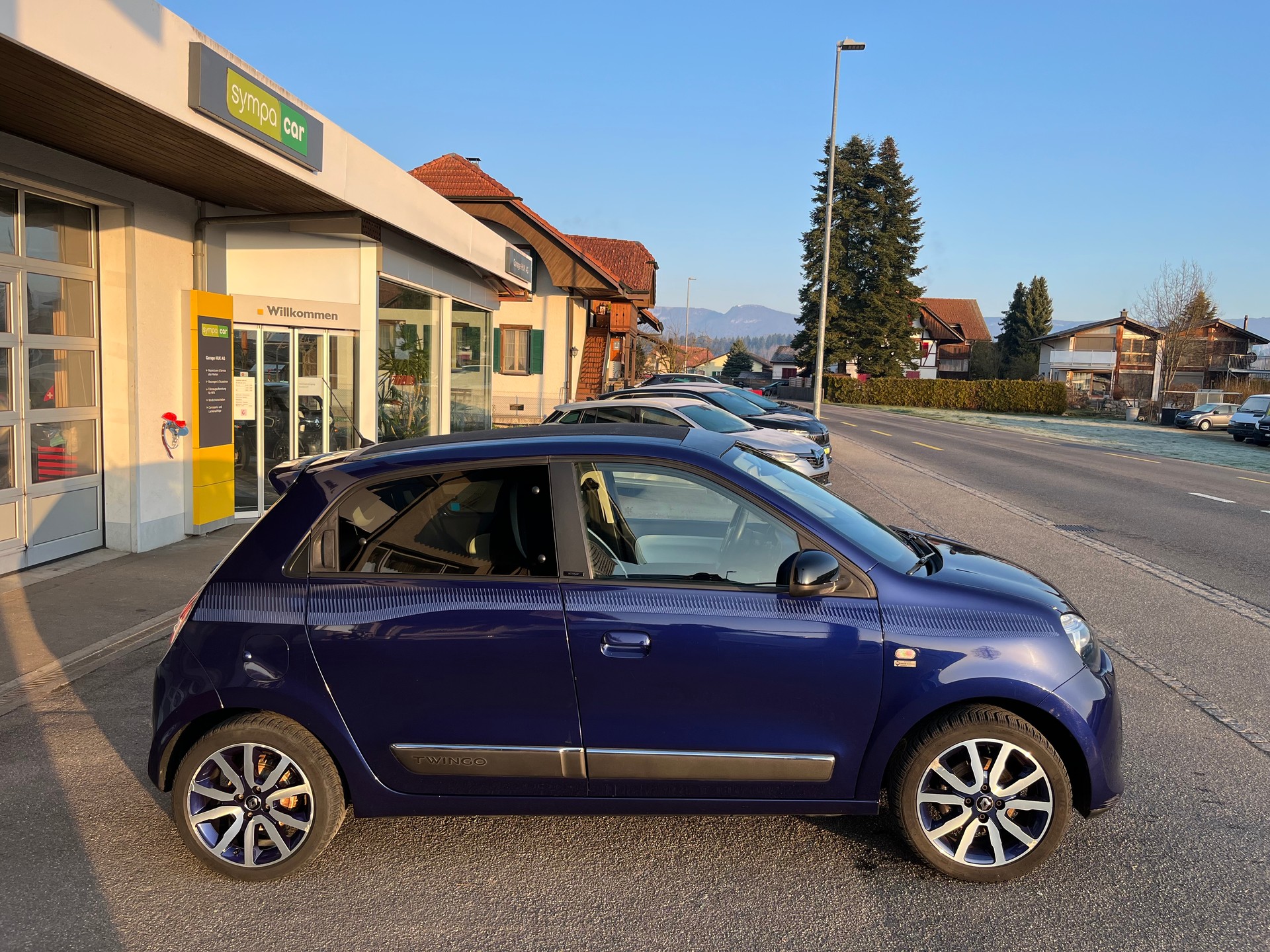 RENAULT Twingo 0.9 Iconic EDC+++FALTDACH+++TOP AUSGESTATTET+++-showroom-element-3